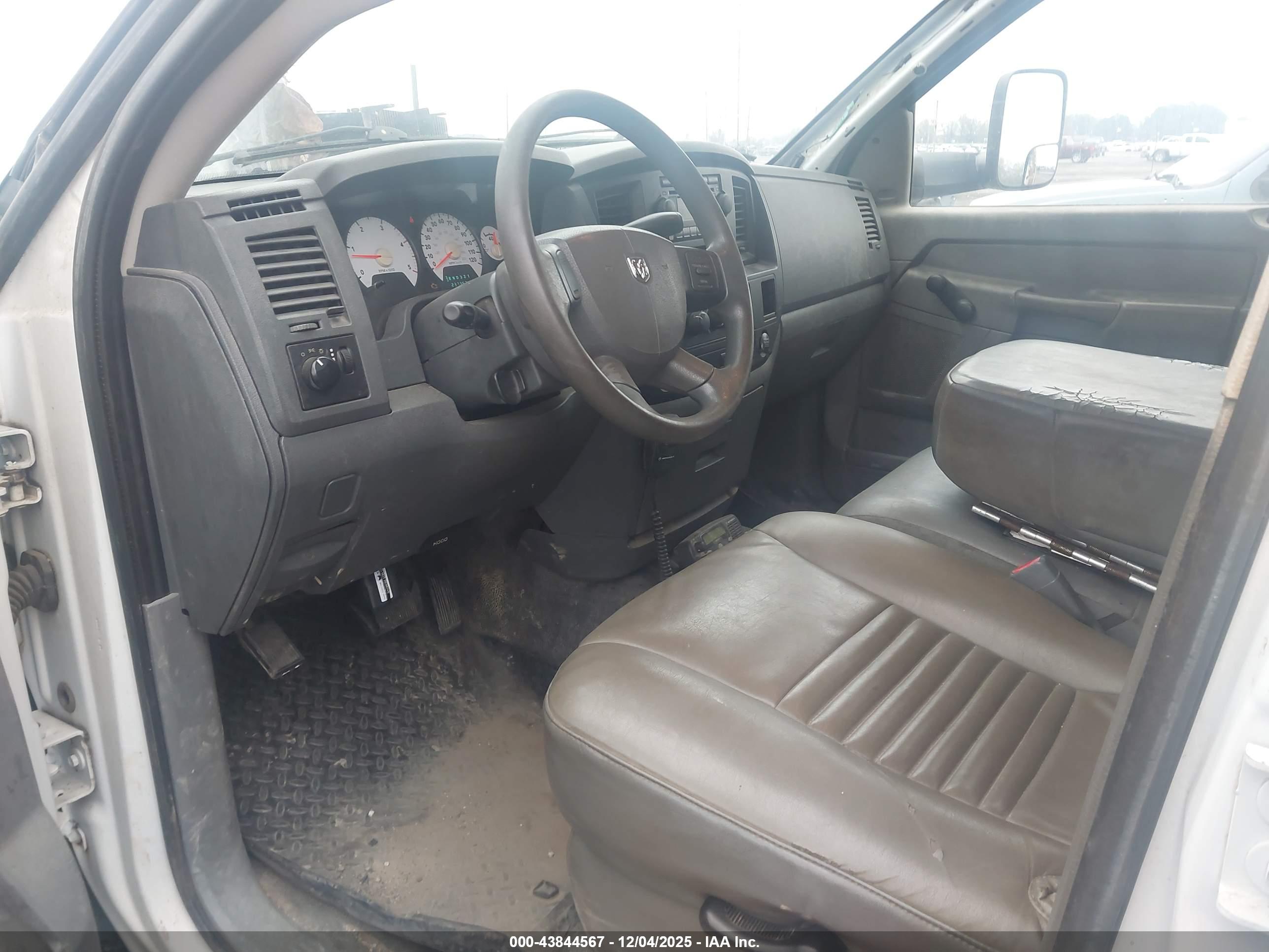 DODGE RAM image 8
