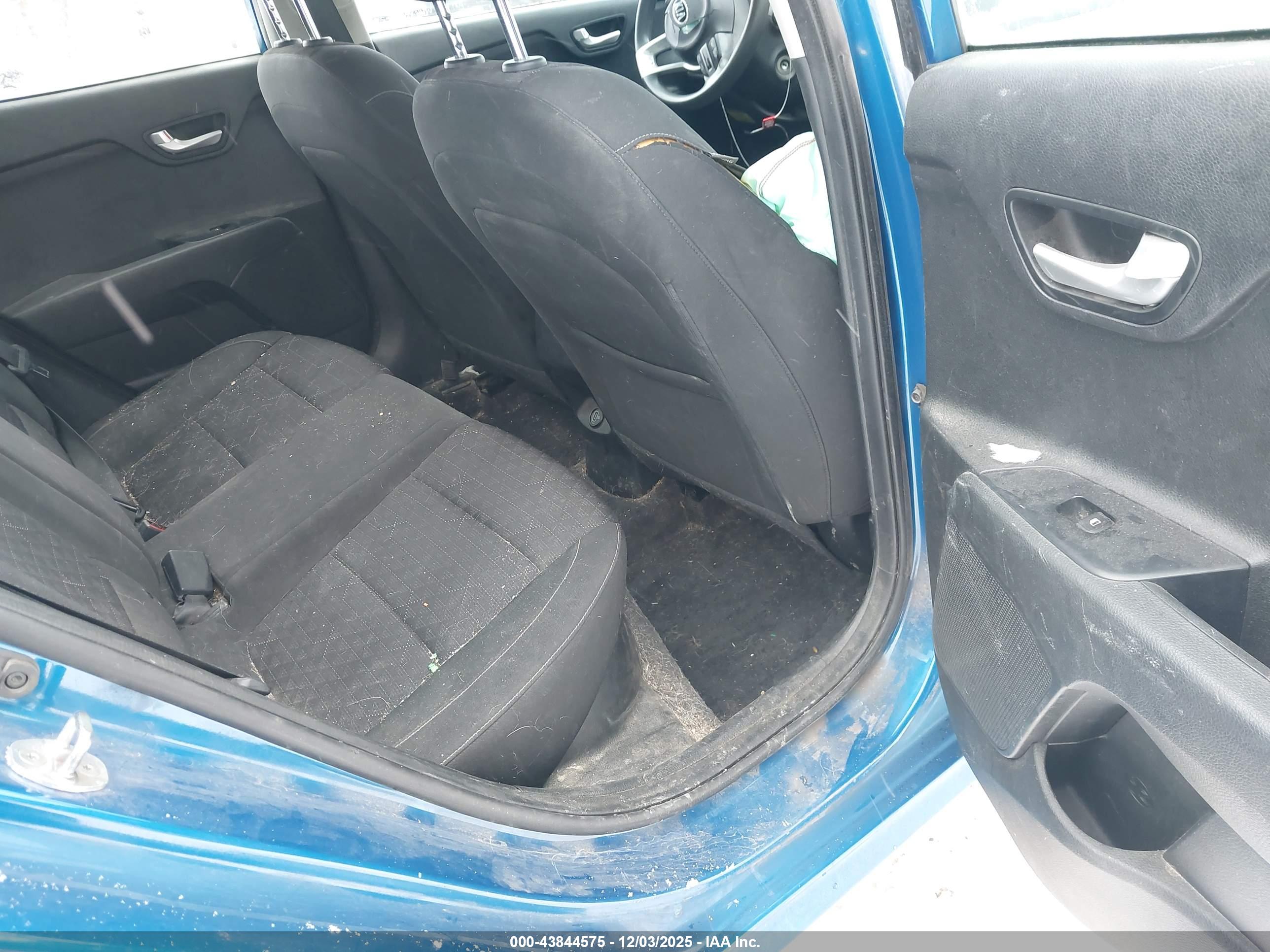KIA RIO image 8