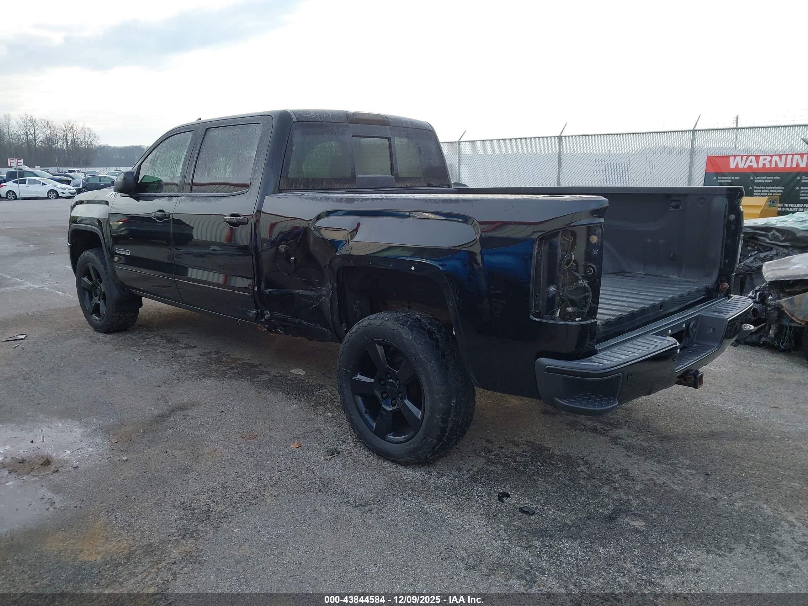GMC SIERRA image 3
