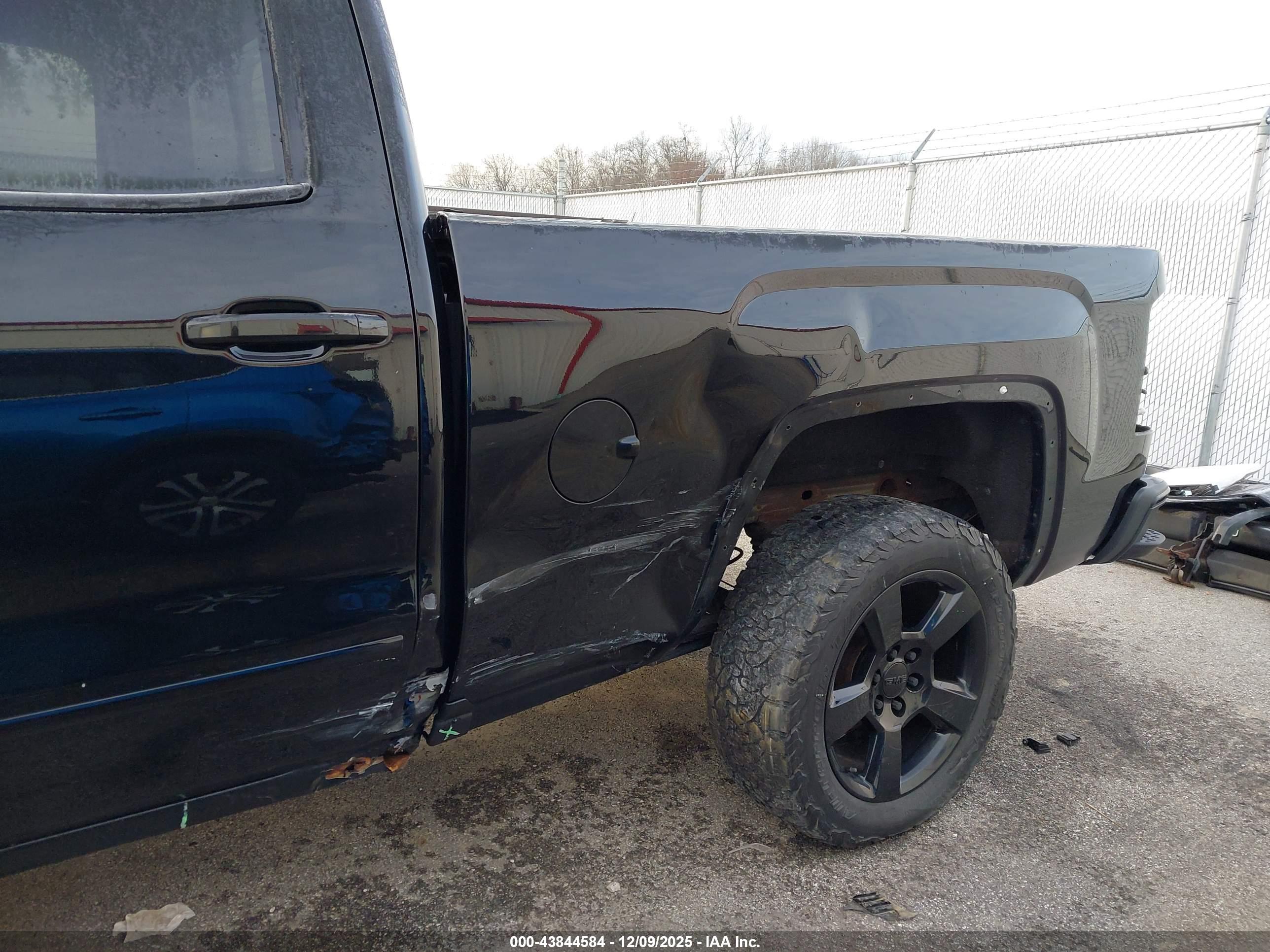 GMC SIERRA image 6