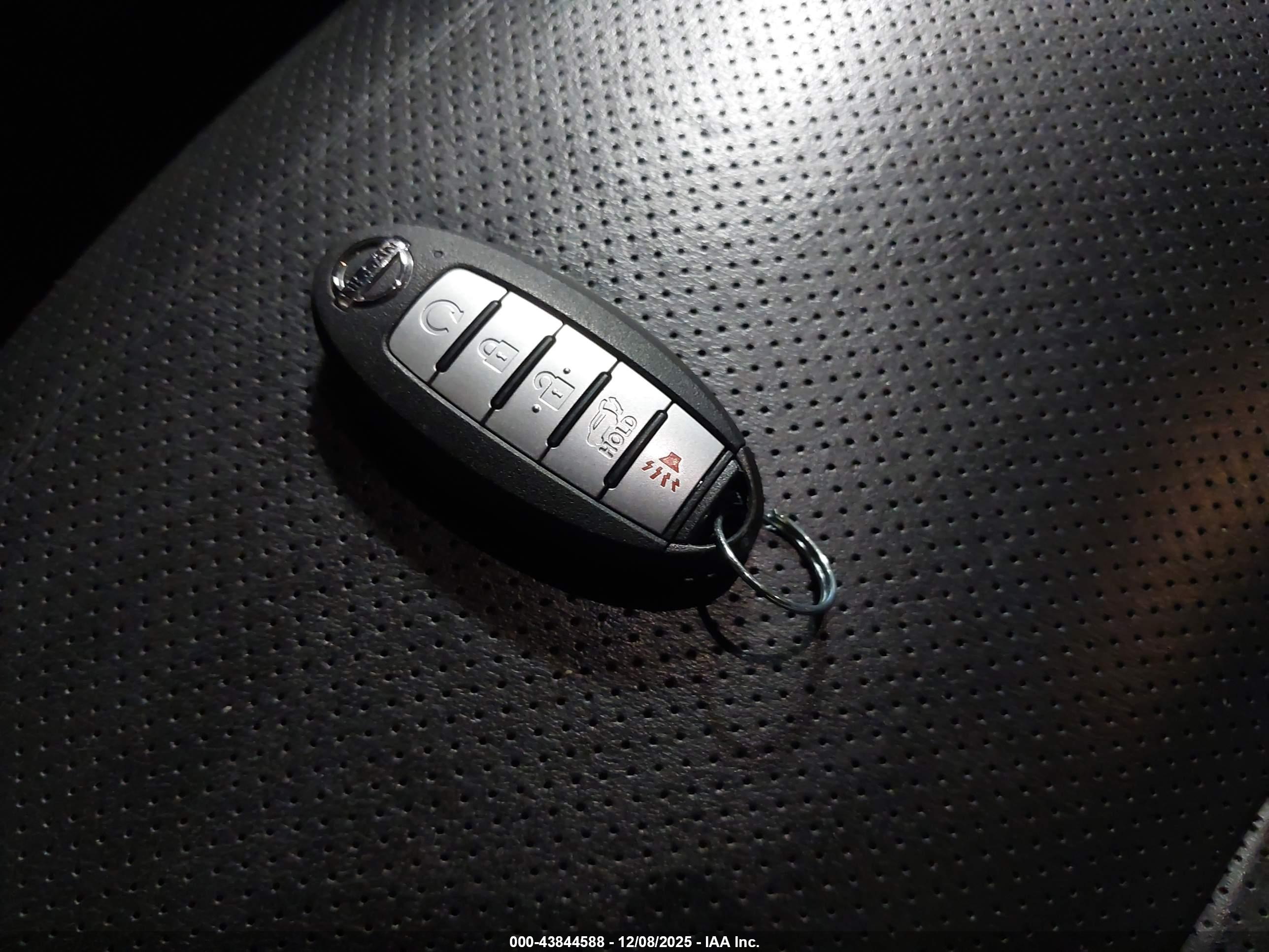 NISSAN ROGUE image 11
