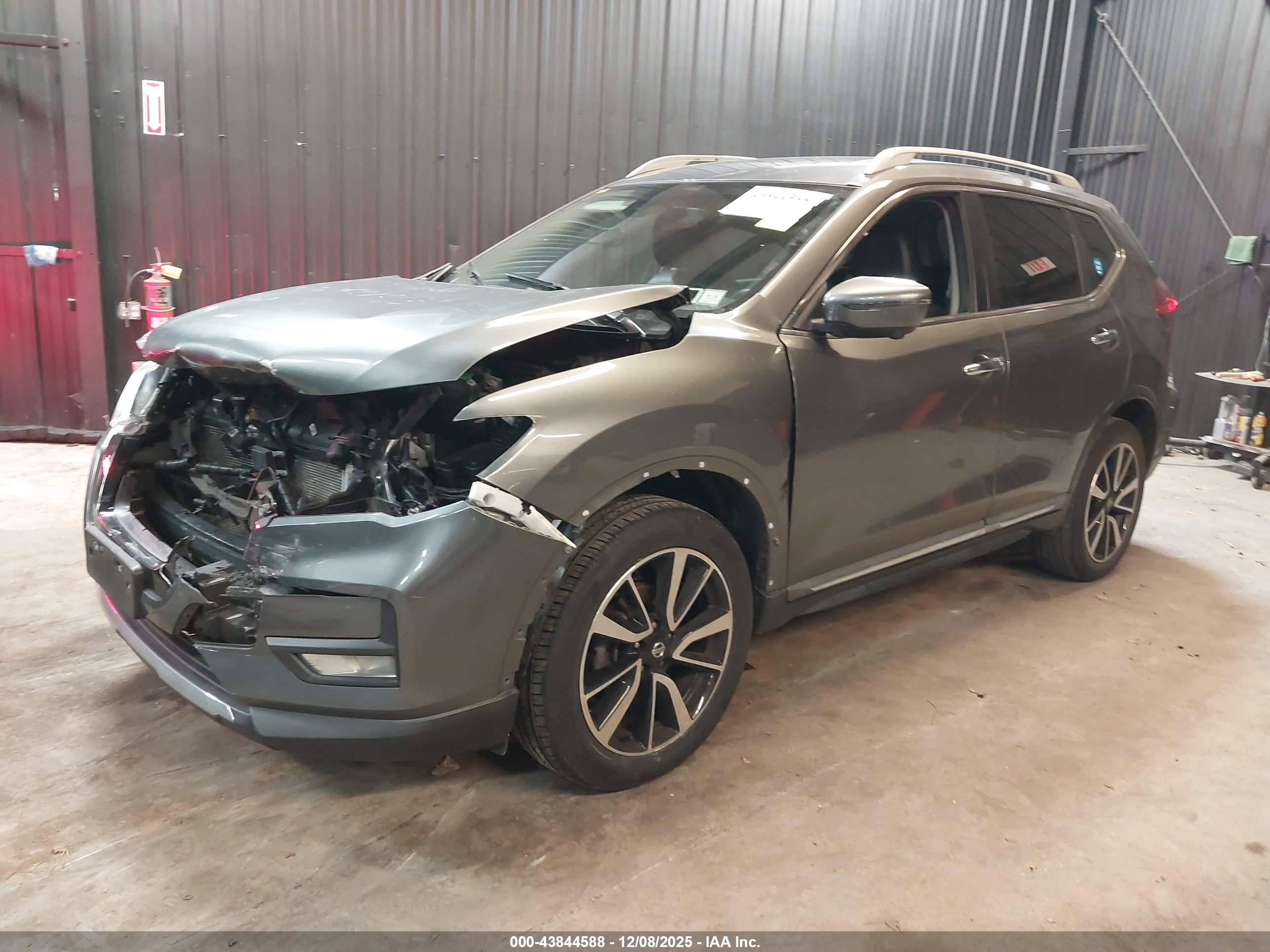 NISSAN ROGUE image 2