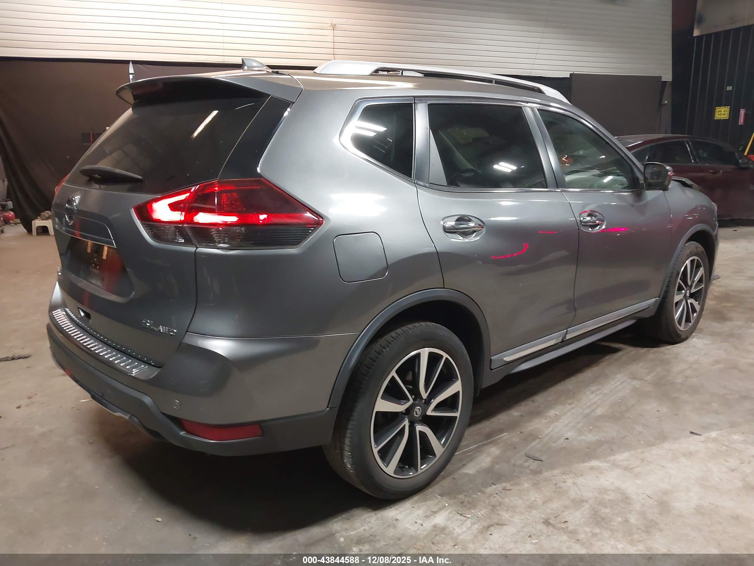 NISSAN ROGUE image 4