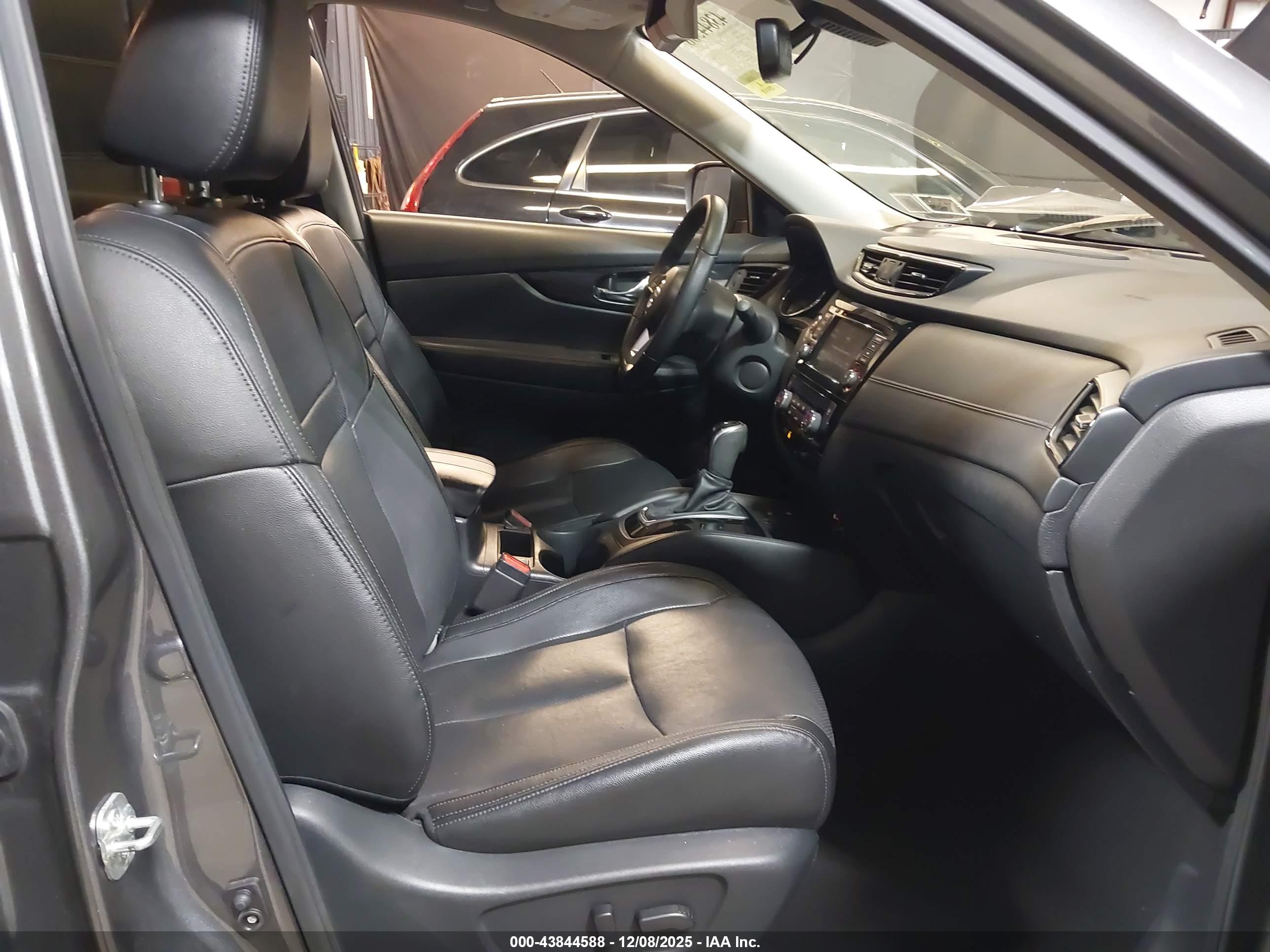 NISSAN ROGUE image 5