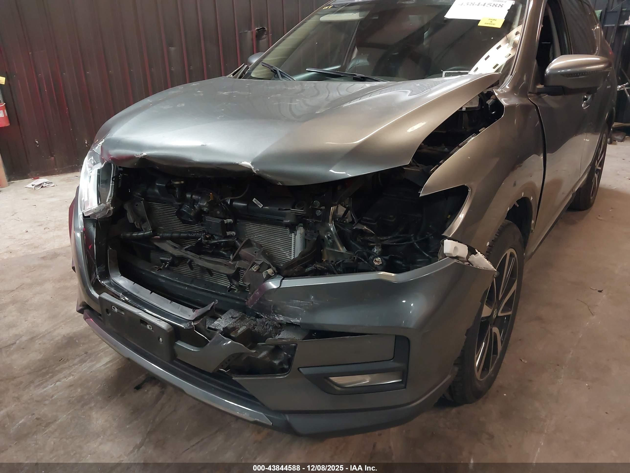 NISSAN ROGUE image 6