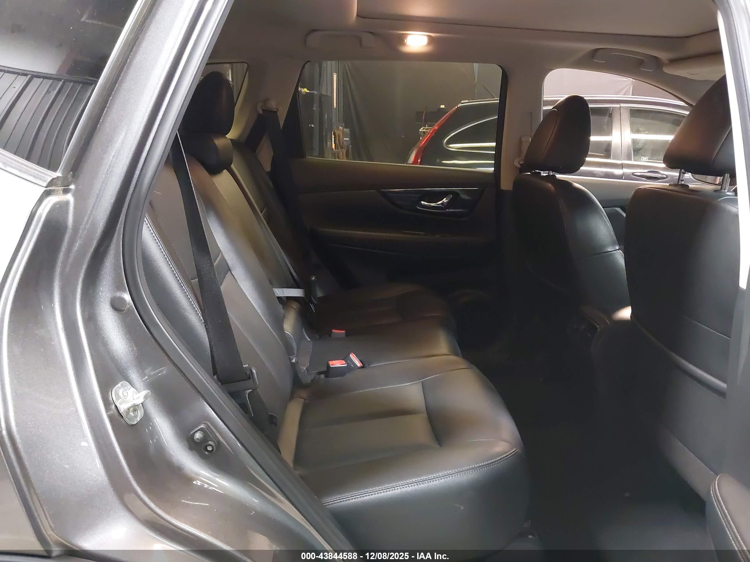 NISSAN ROGUE image 8