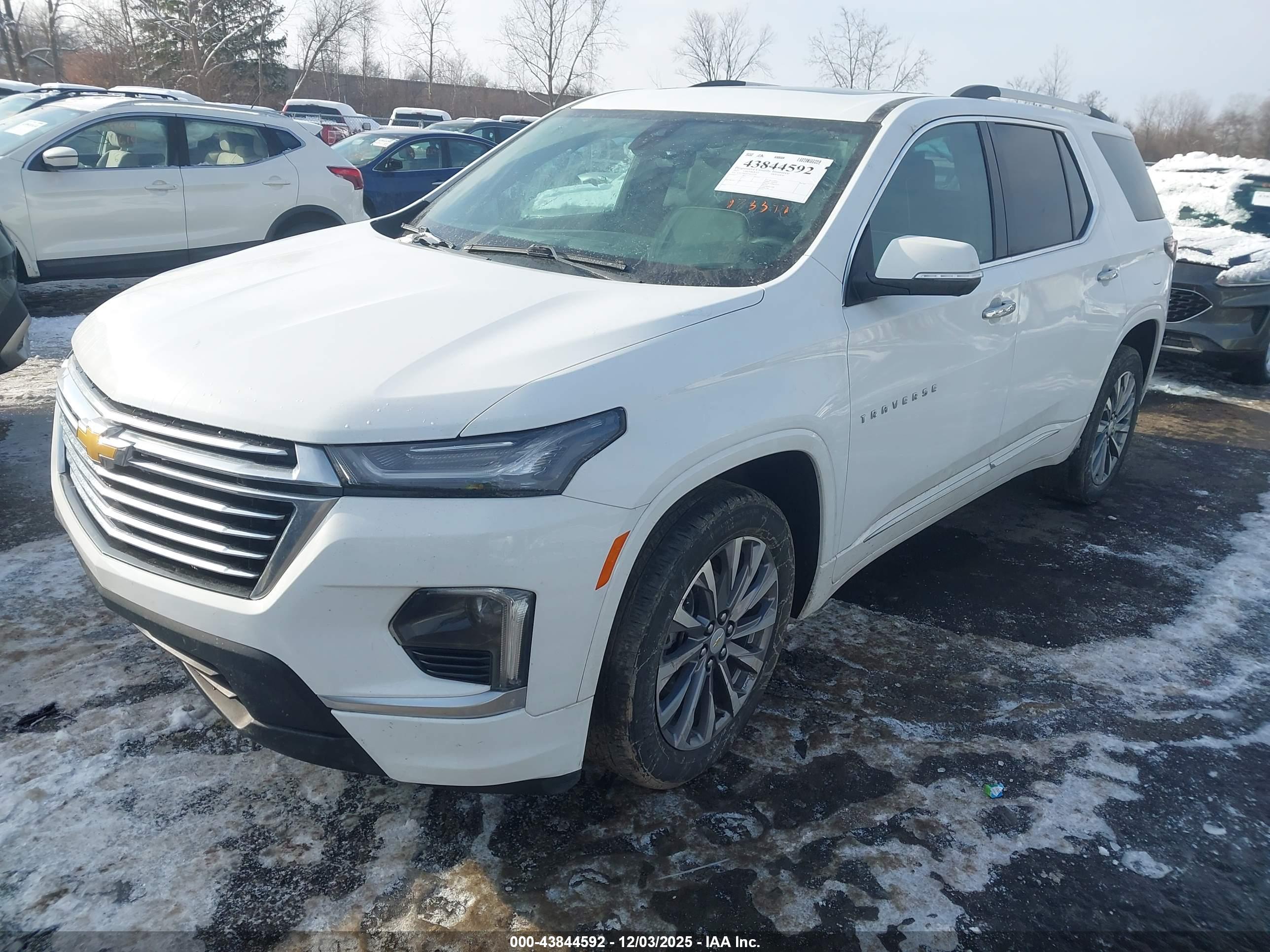 CHEVROLET TRAVERSE image 2
