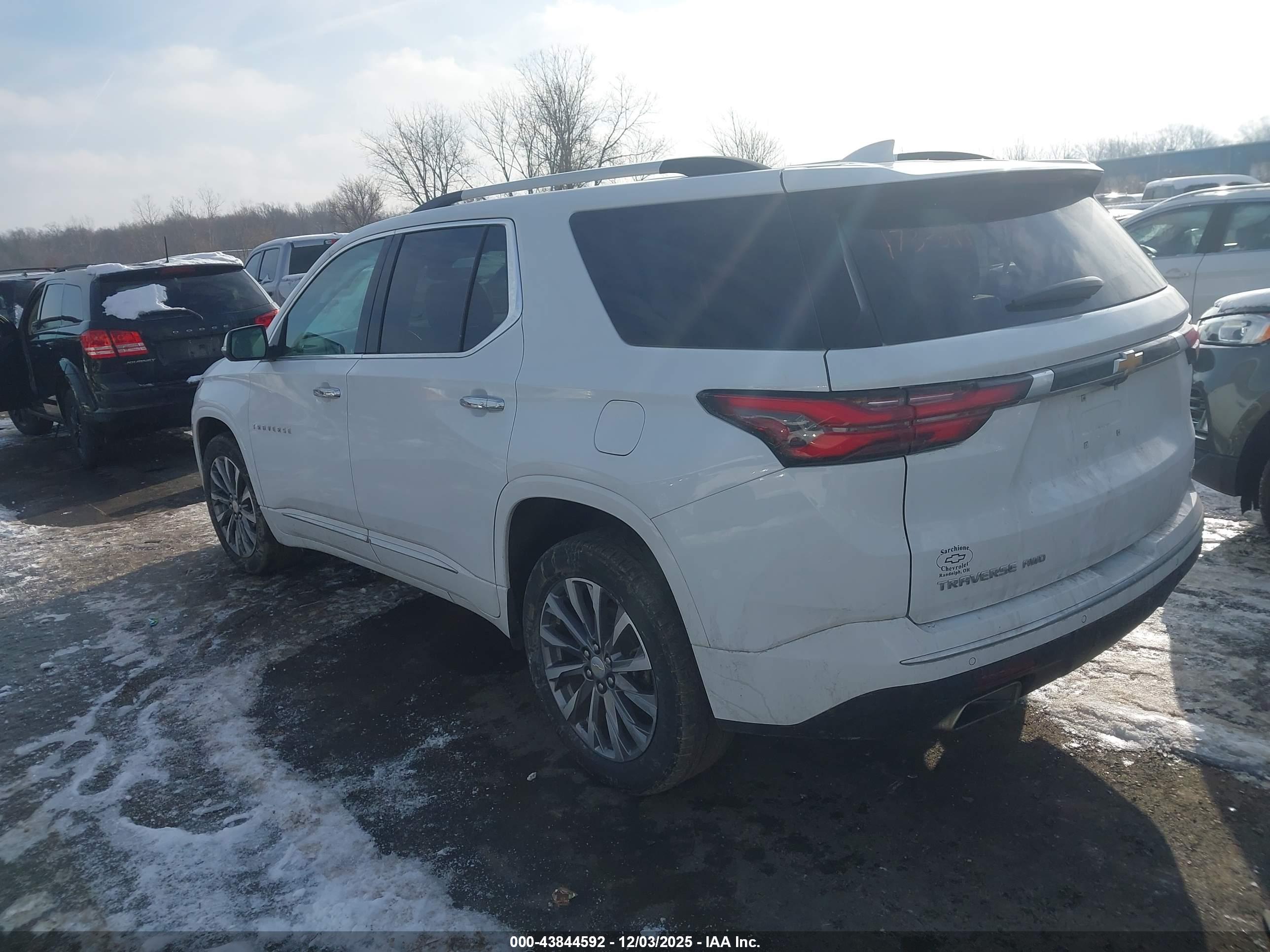 CHEVROLET TRAVERSE image 3