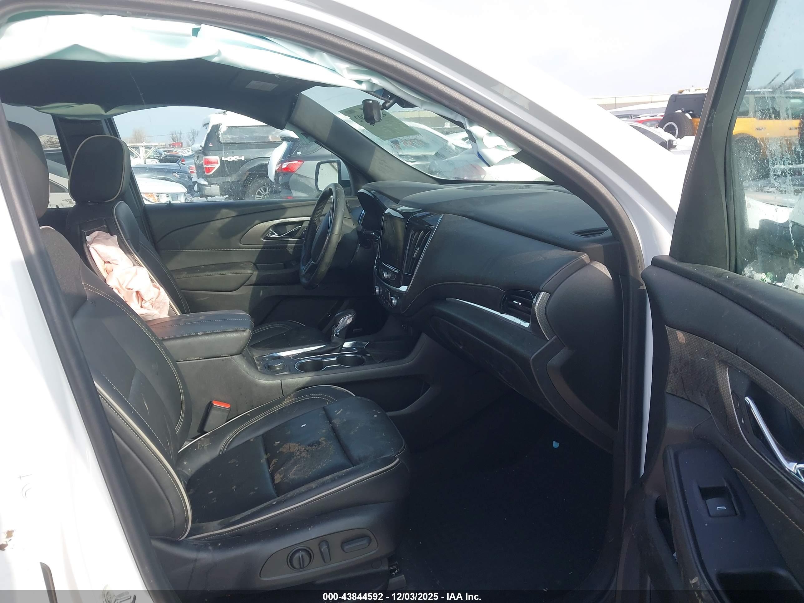 CHEVROLET TRAVERSE image 5
