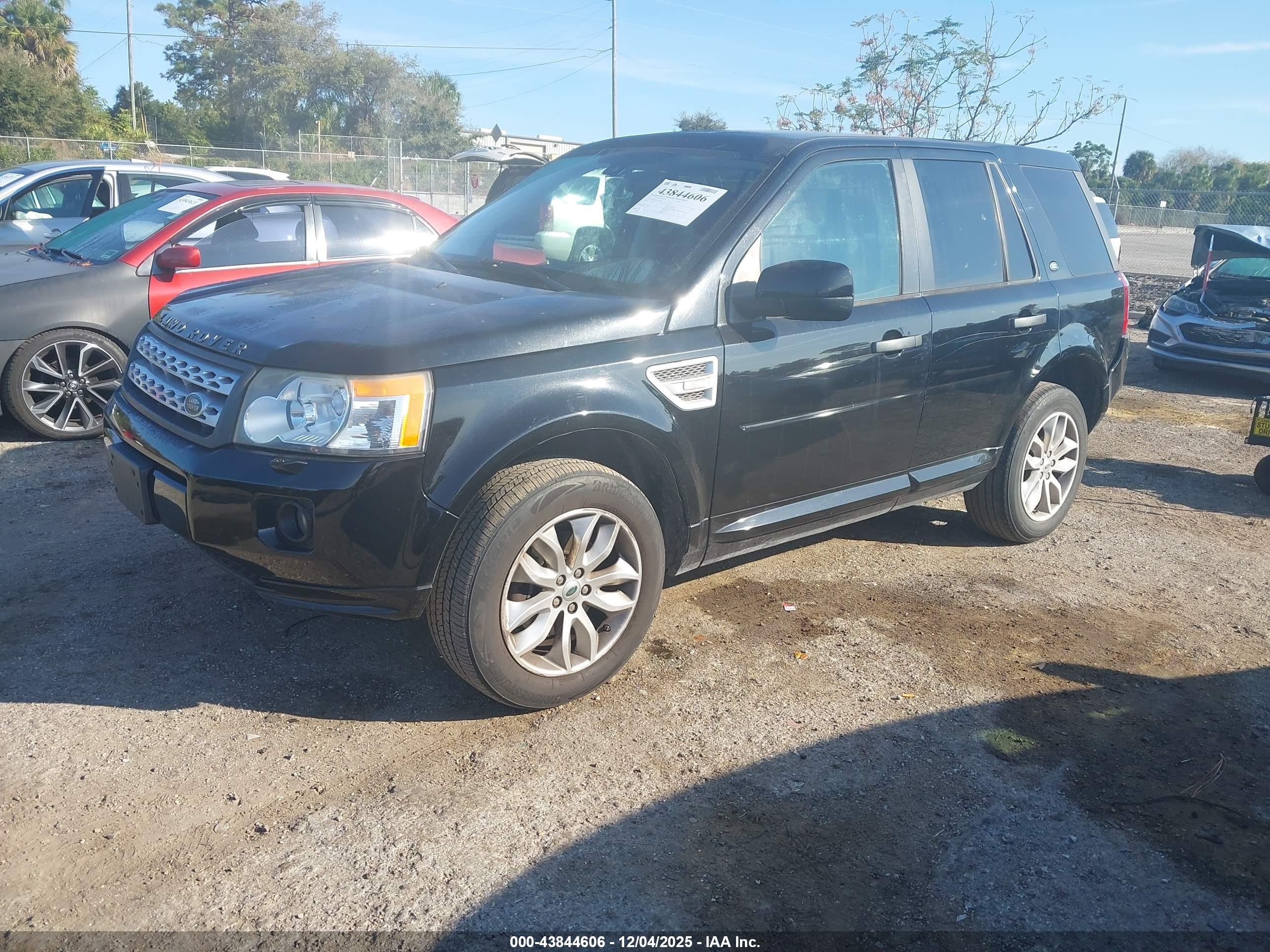 LAND ROVER image 2