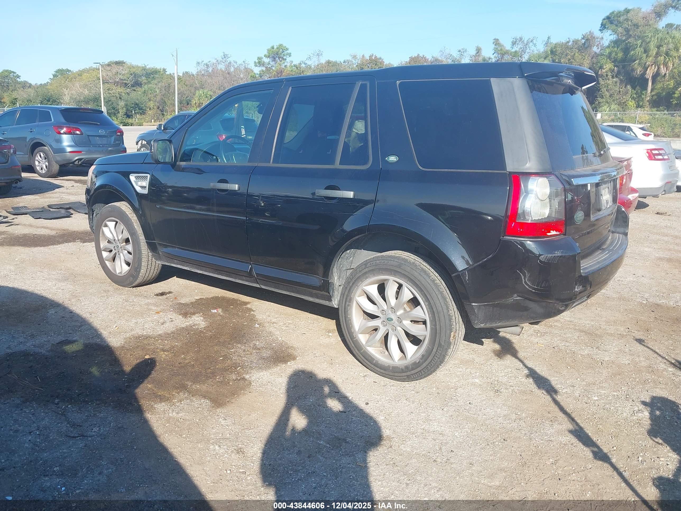 LAND ROVER image 3