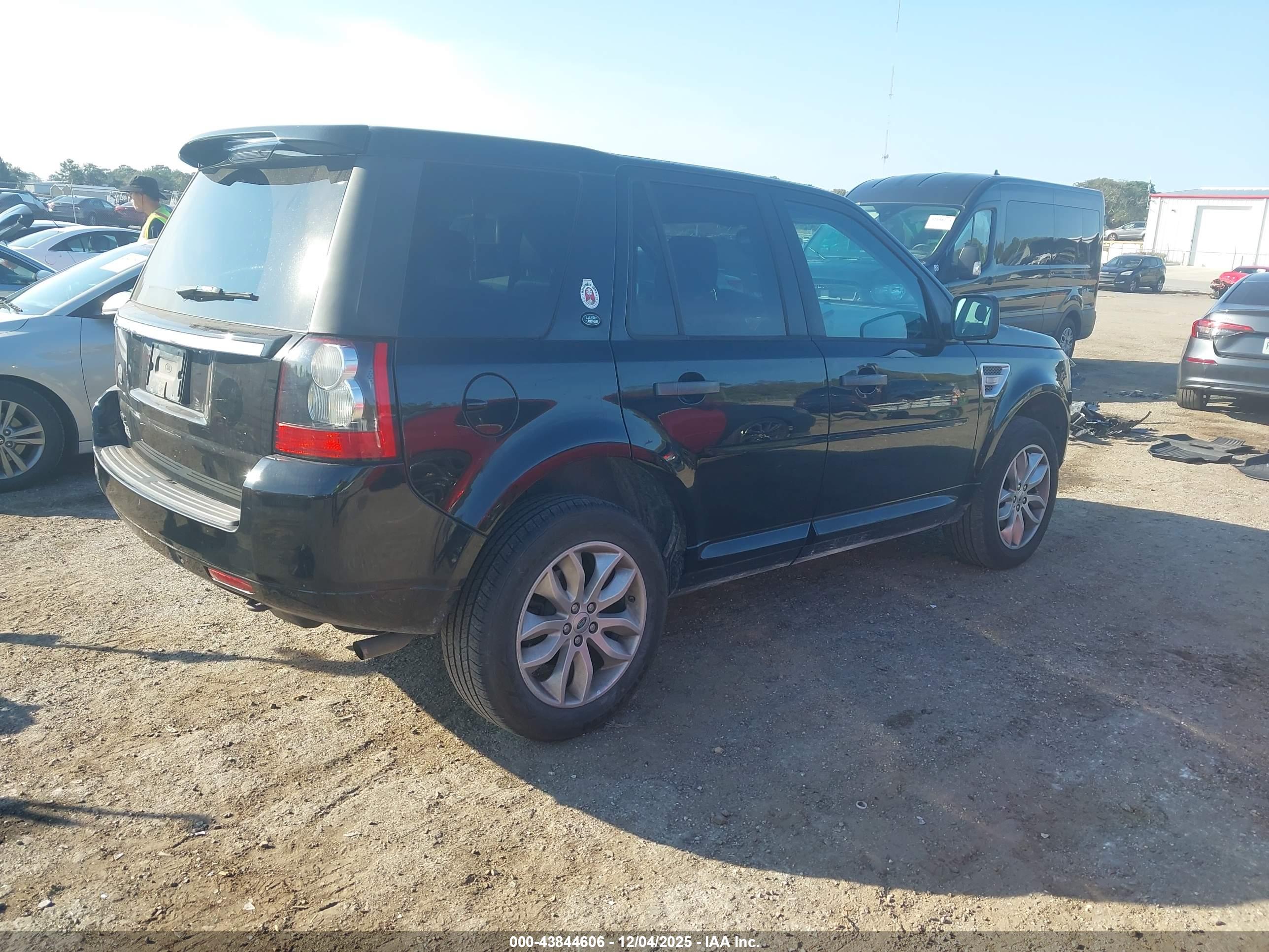 LAND ROVER image 4
