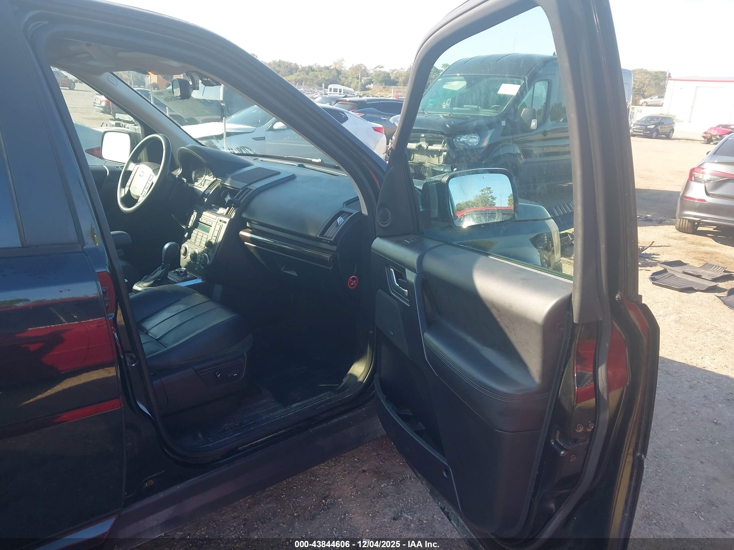 LAND ROVER image 5