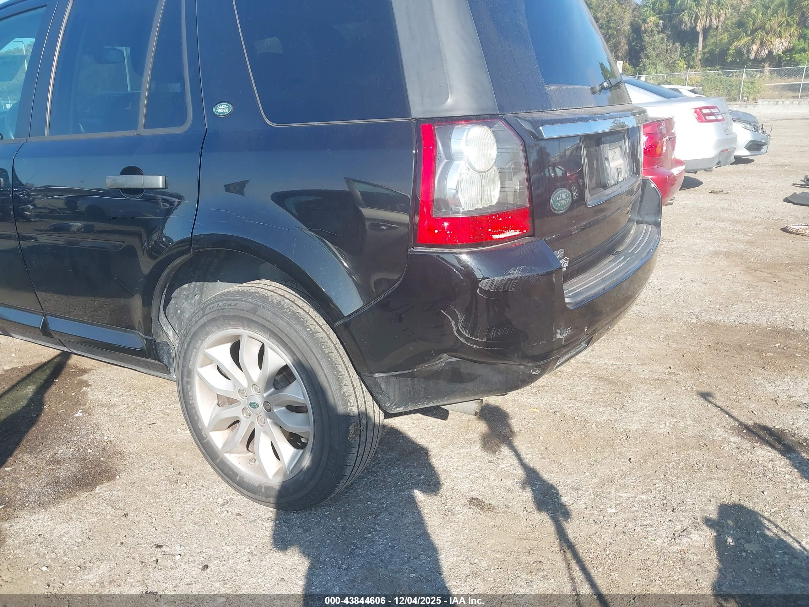 LAND ROVER image 6