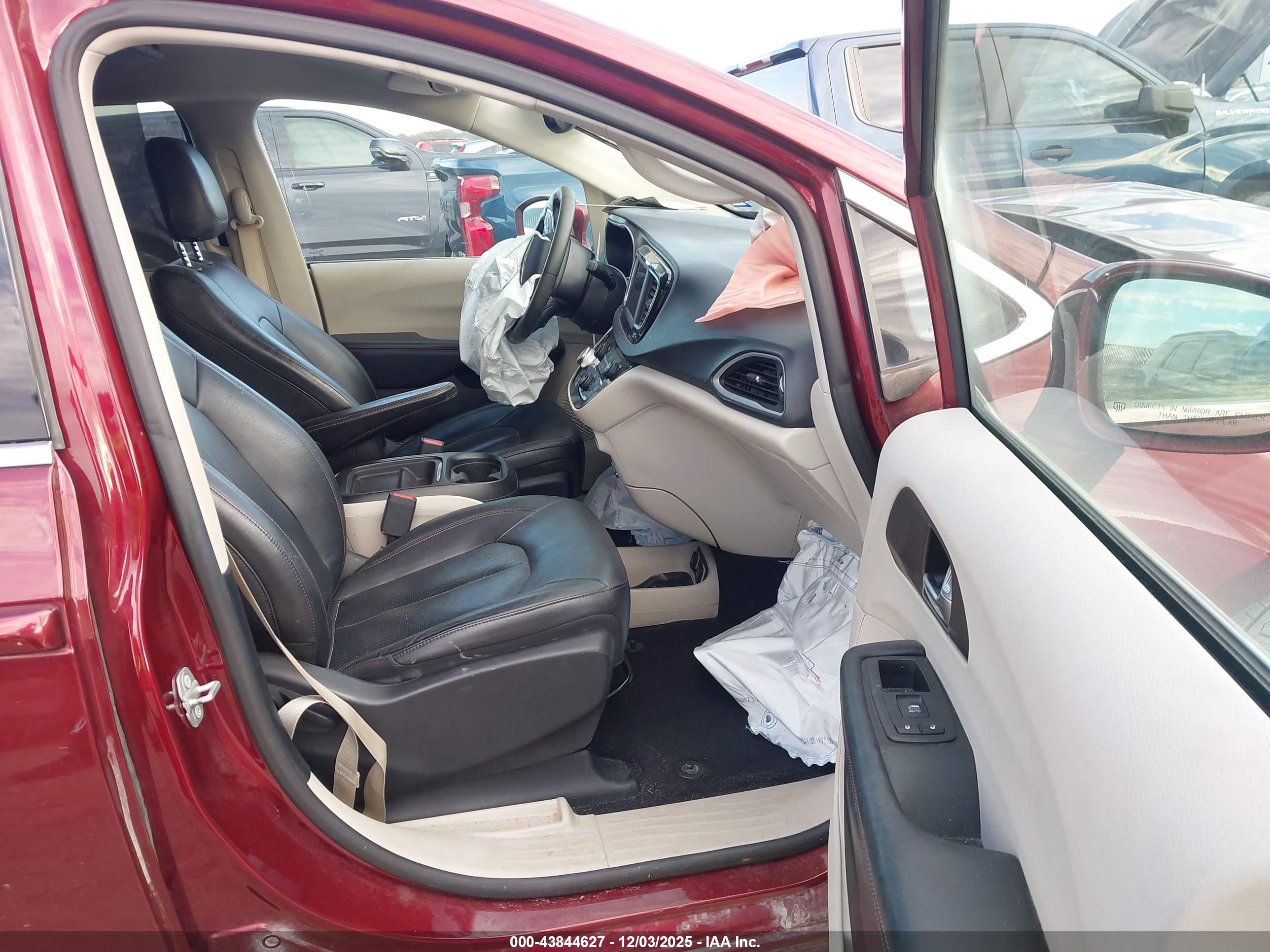 CHRYSLER PACIFICA image 5