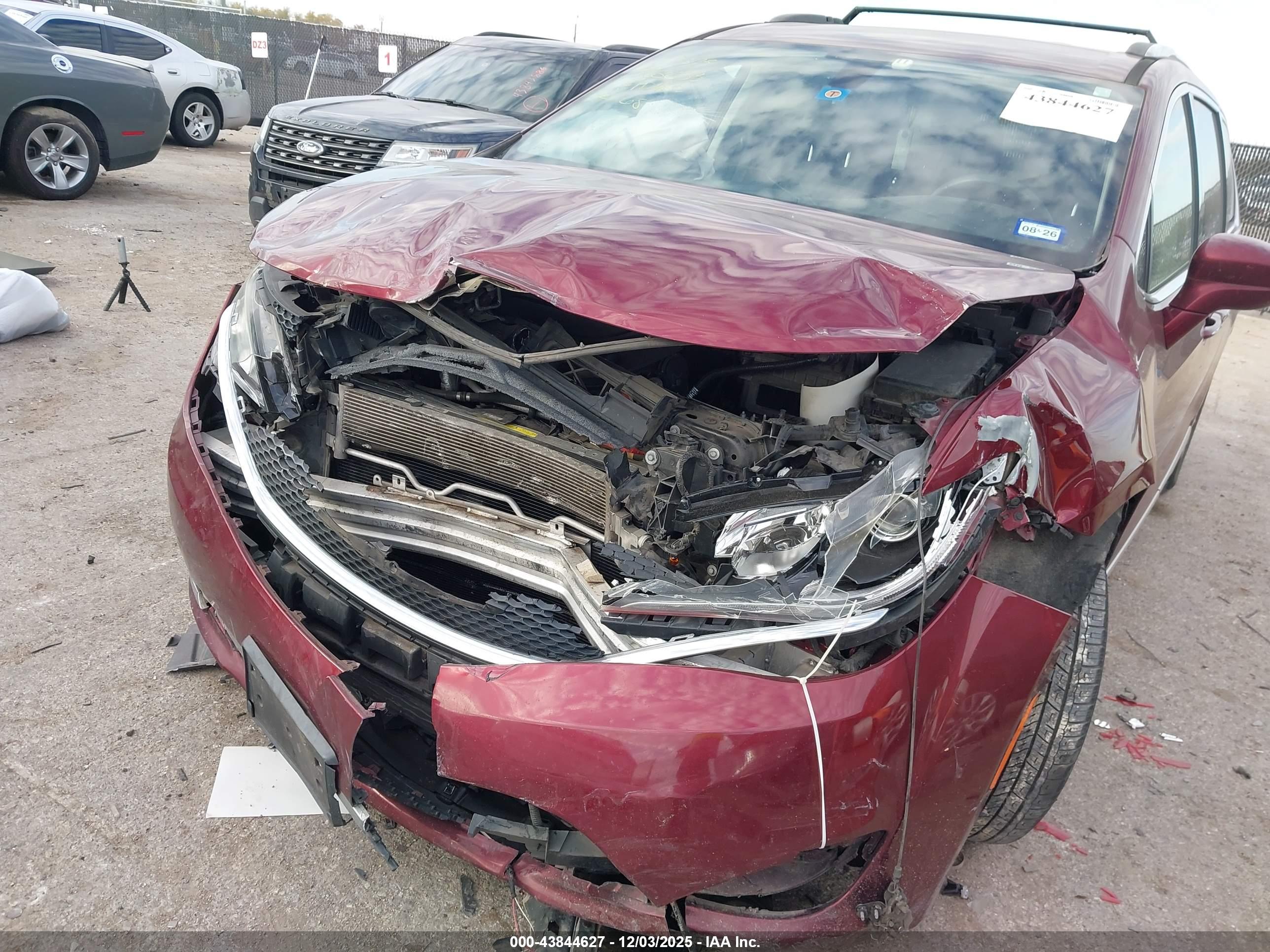 CHRYSLER PACIFICA image 6