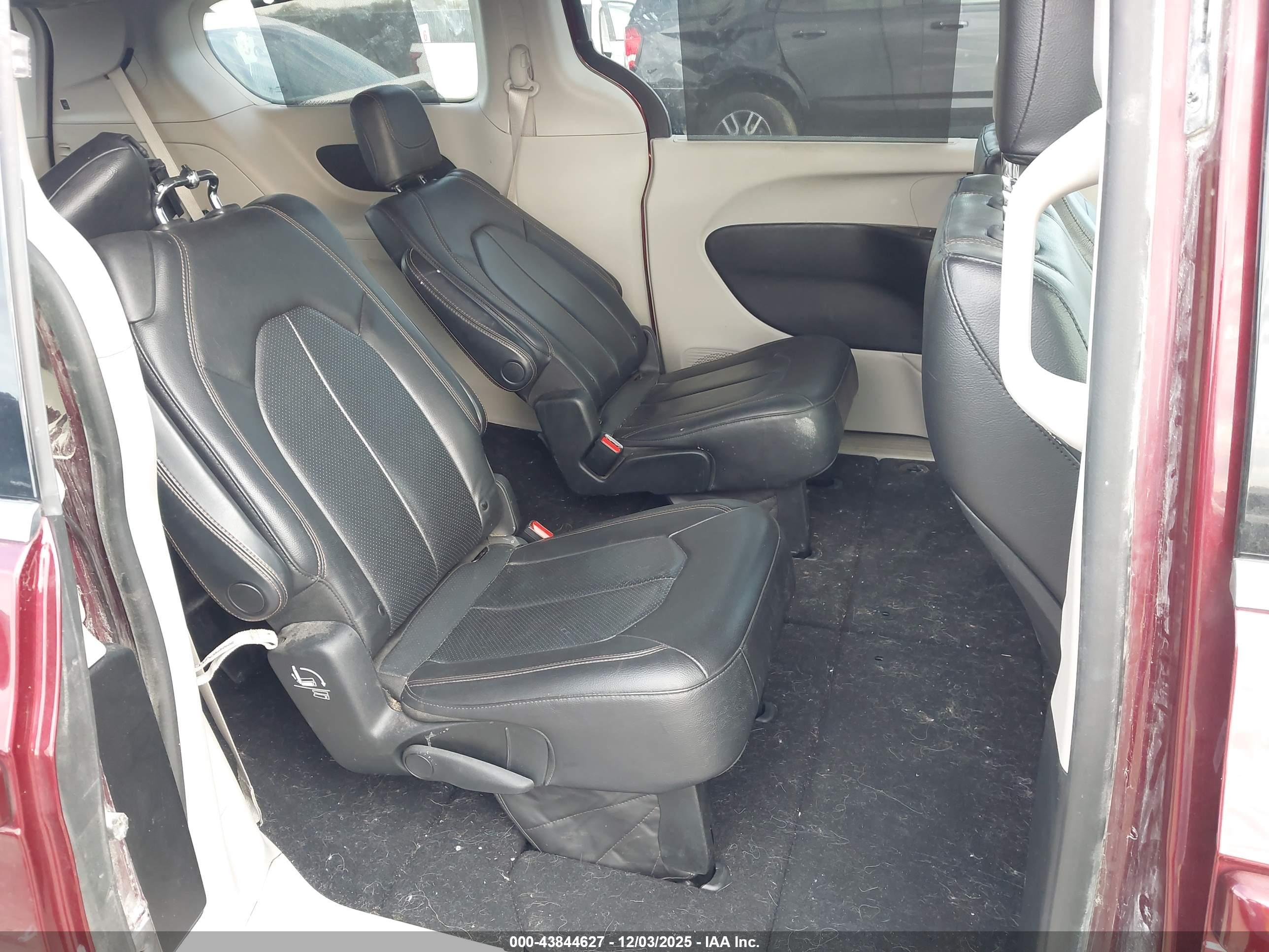 CHRYSLER PACIFICA image 8