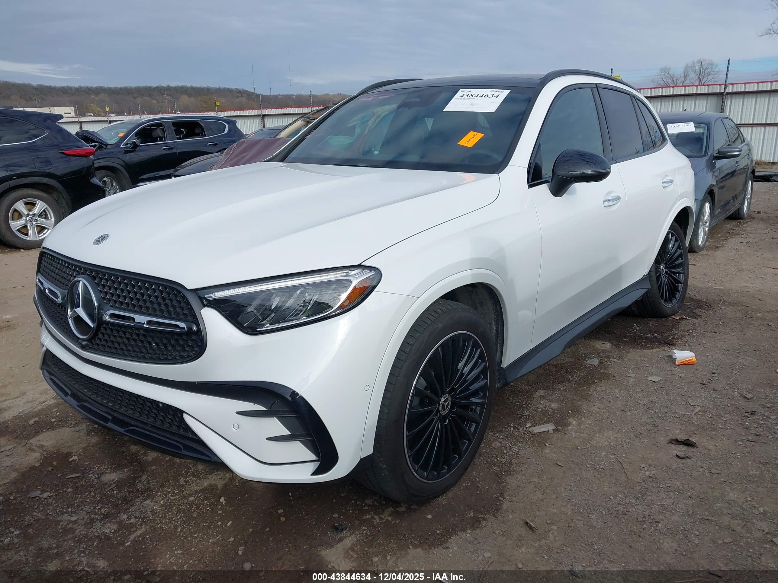 MERCEDES-BENZ GLC image 2