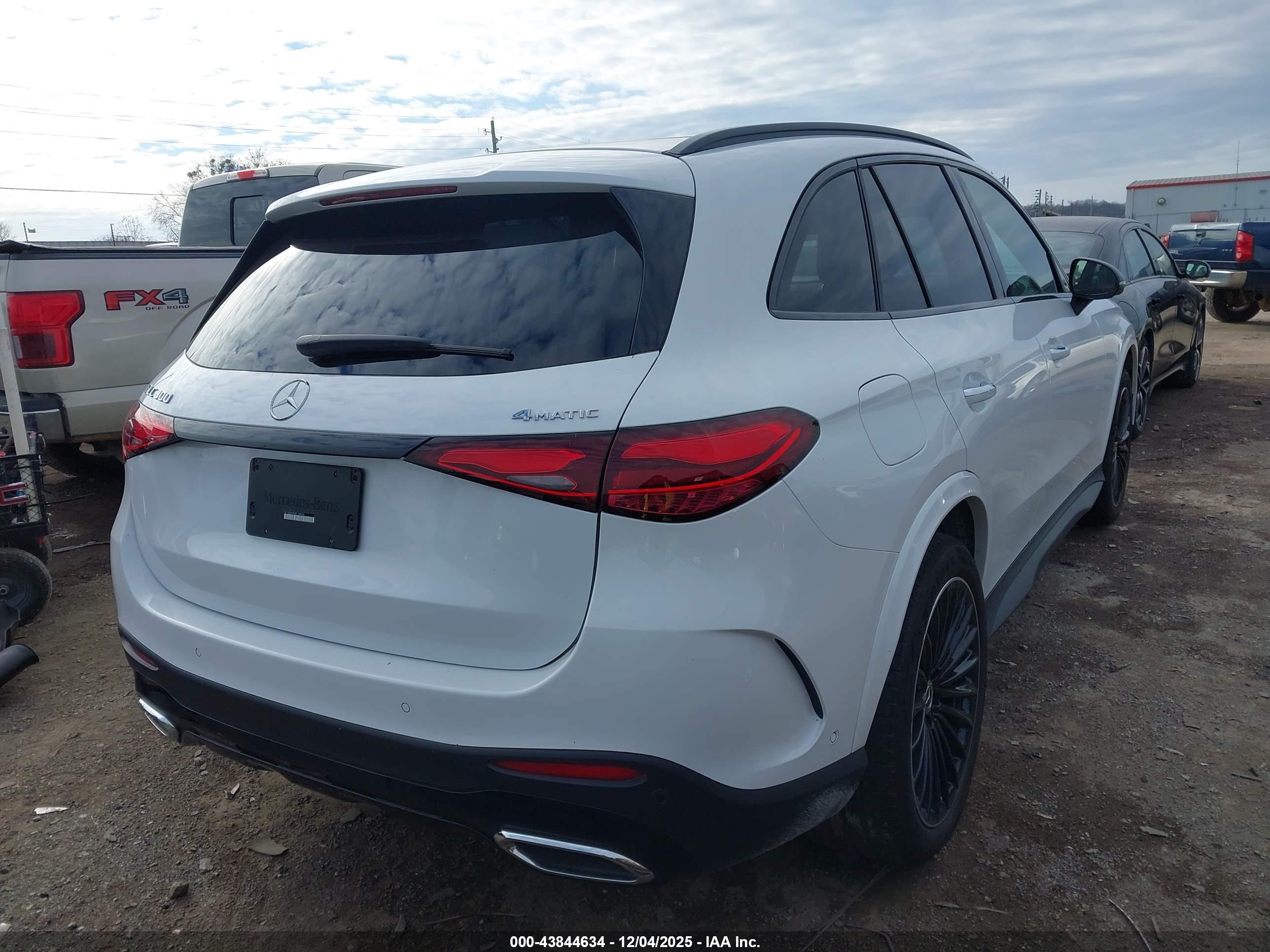 MERCEDES-BENZ GLC image 4