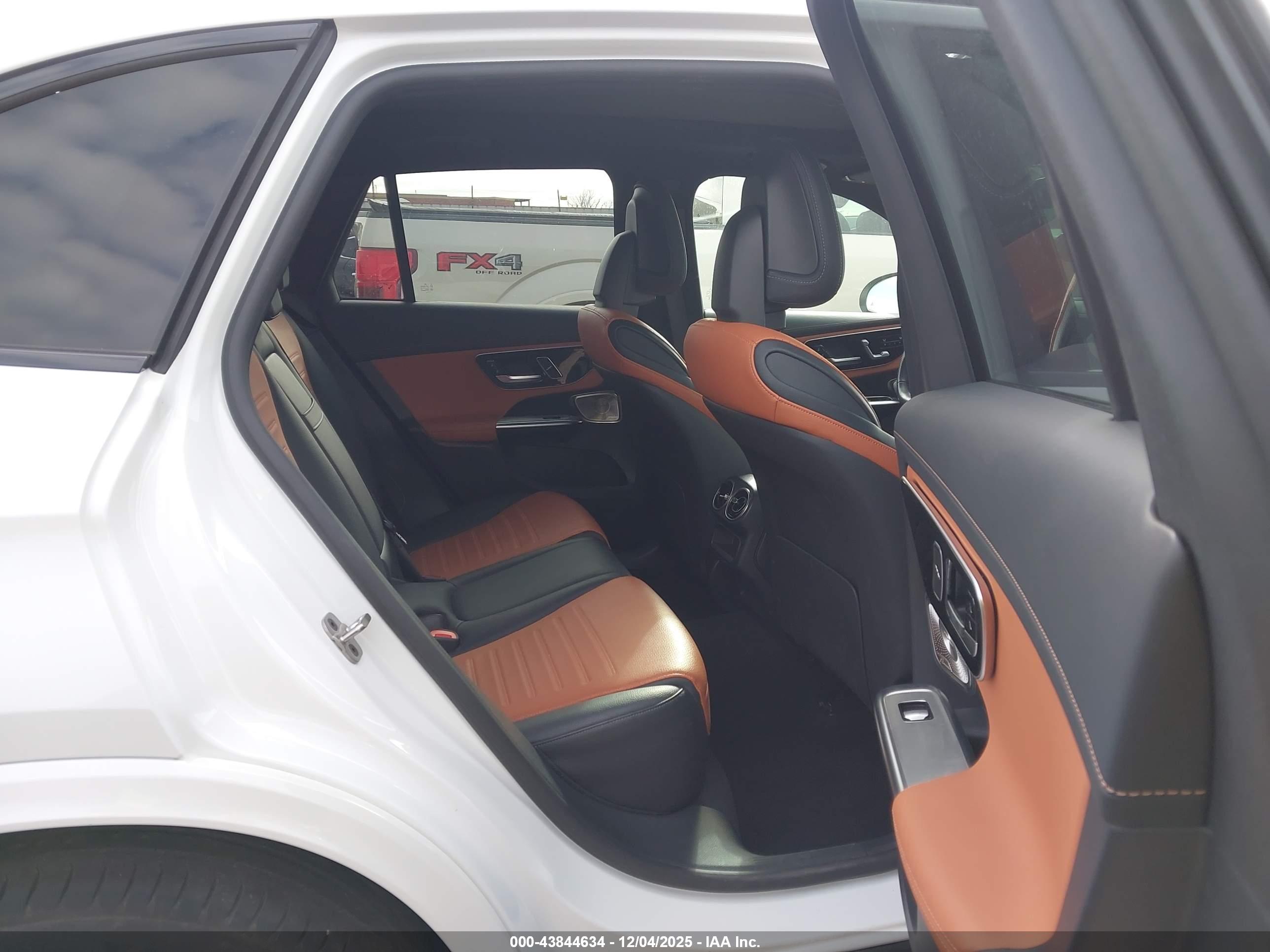 MERCEDES-BENZ GLC image 8