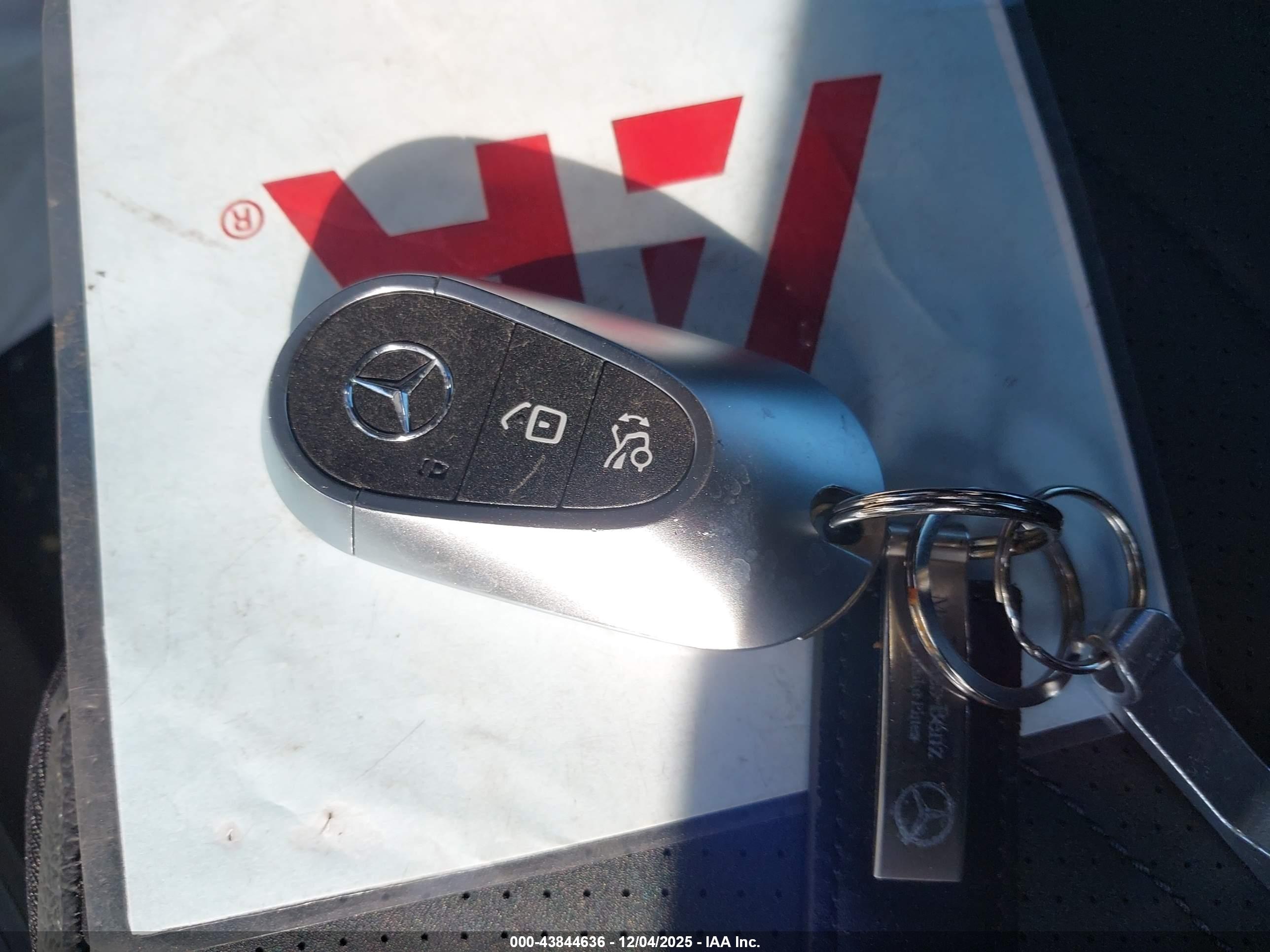 MERCEDES-BENZ EQE image 11