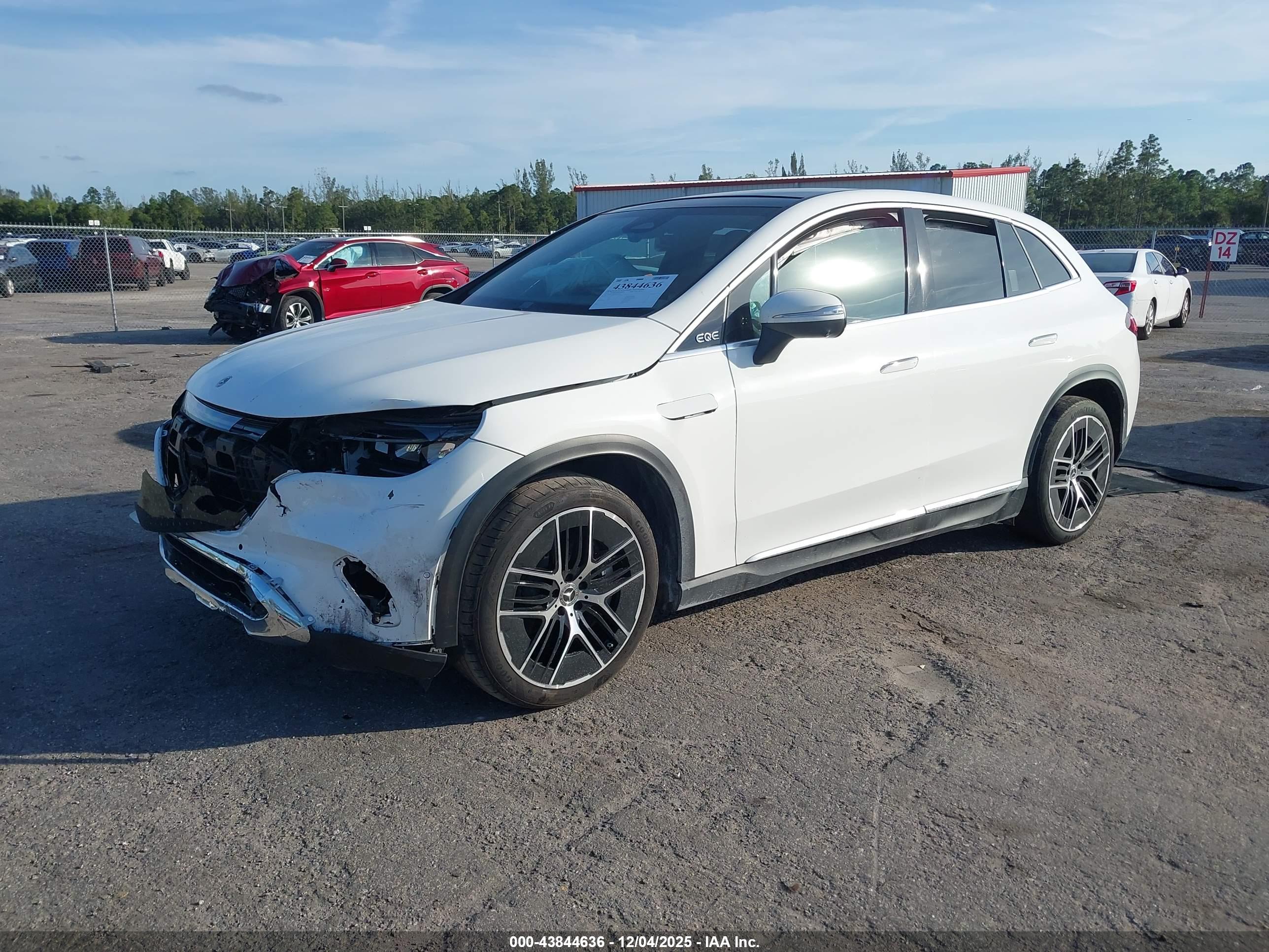 MERCEDES-BENZ EQE image 2