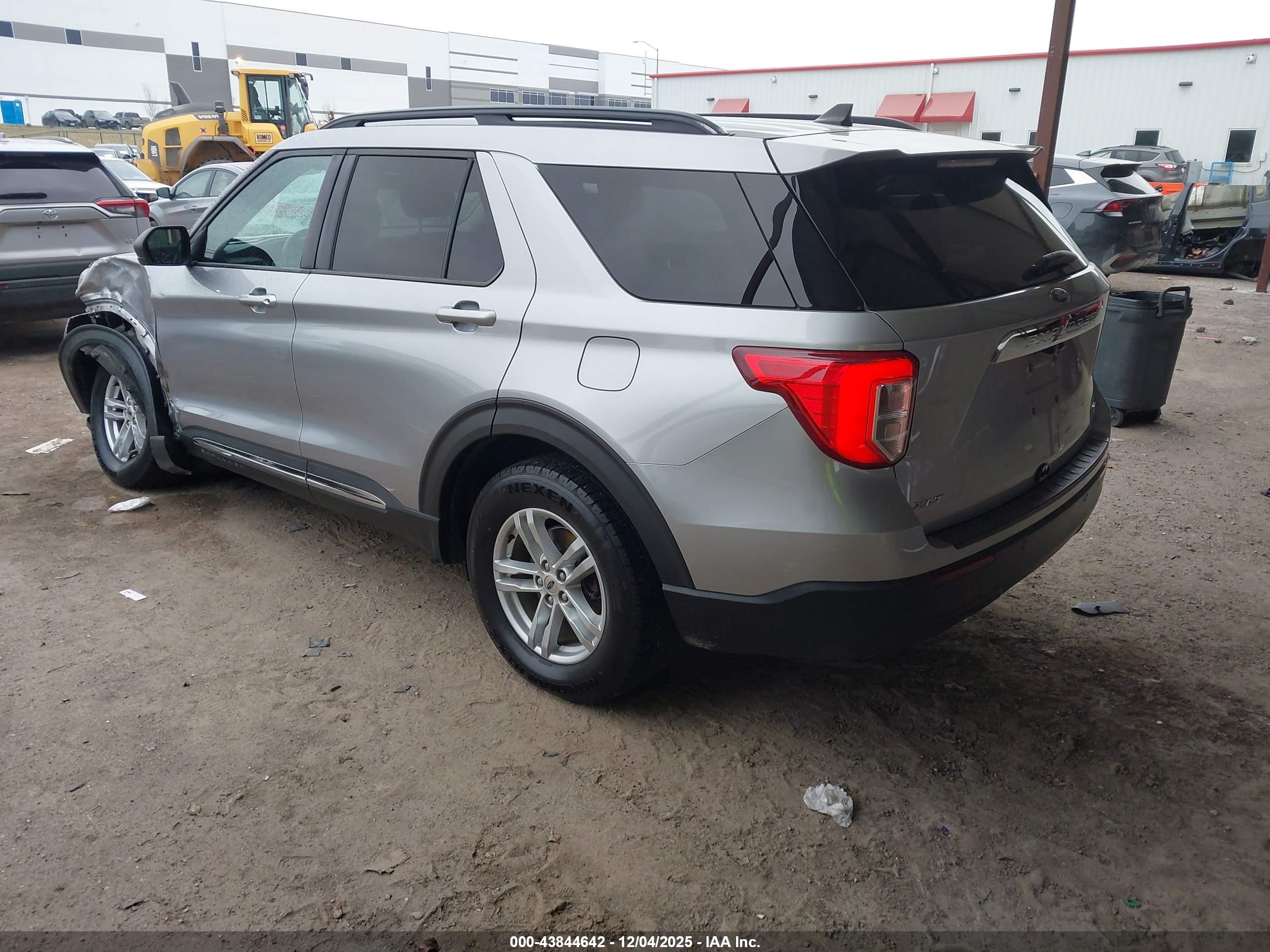 FORD EXPLORER image 3