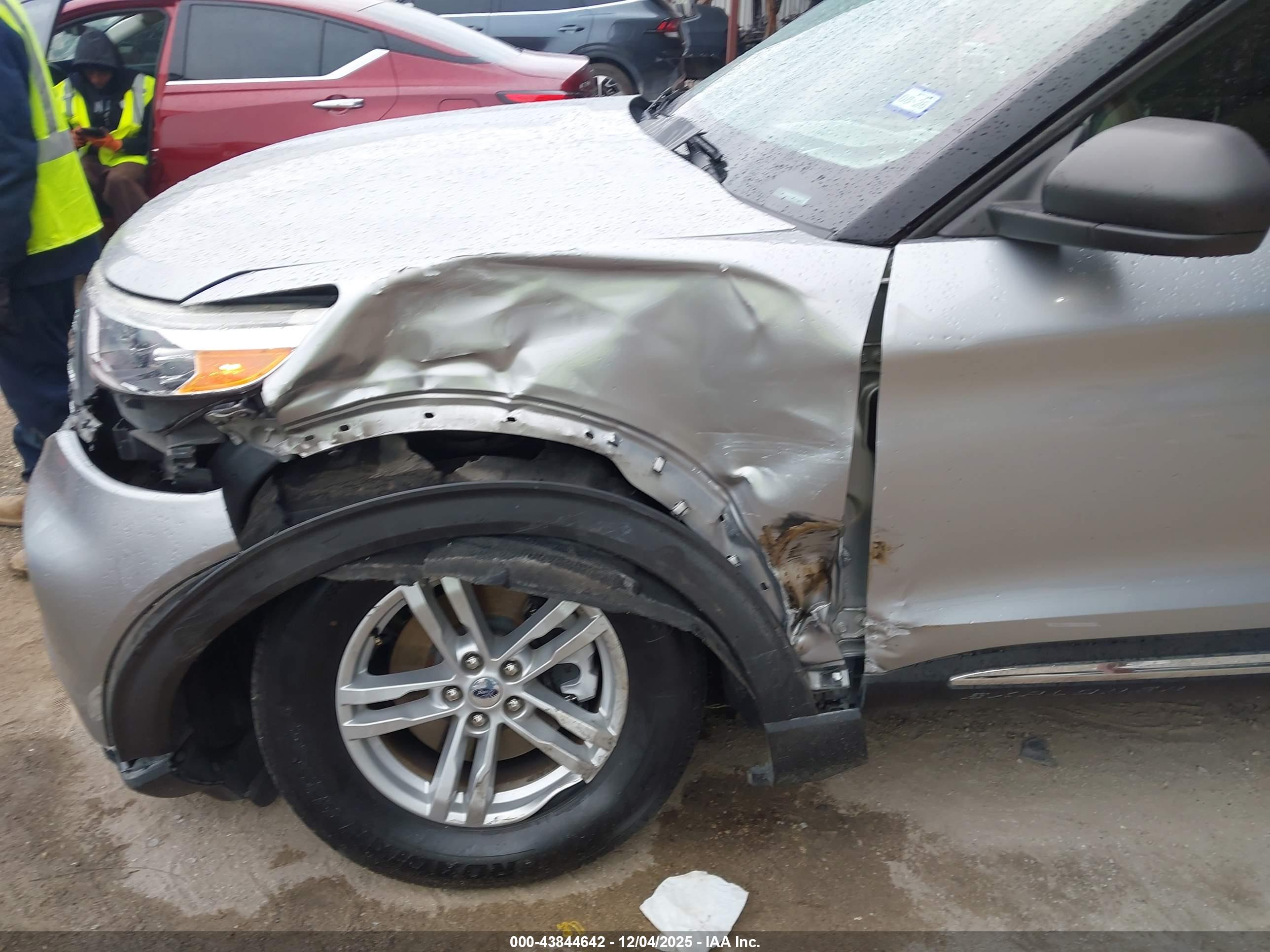 FORD EXPLORER image 6