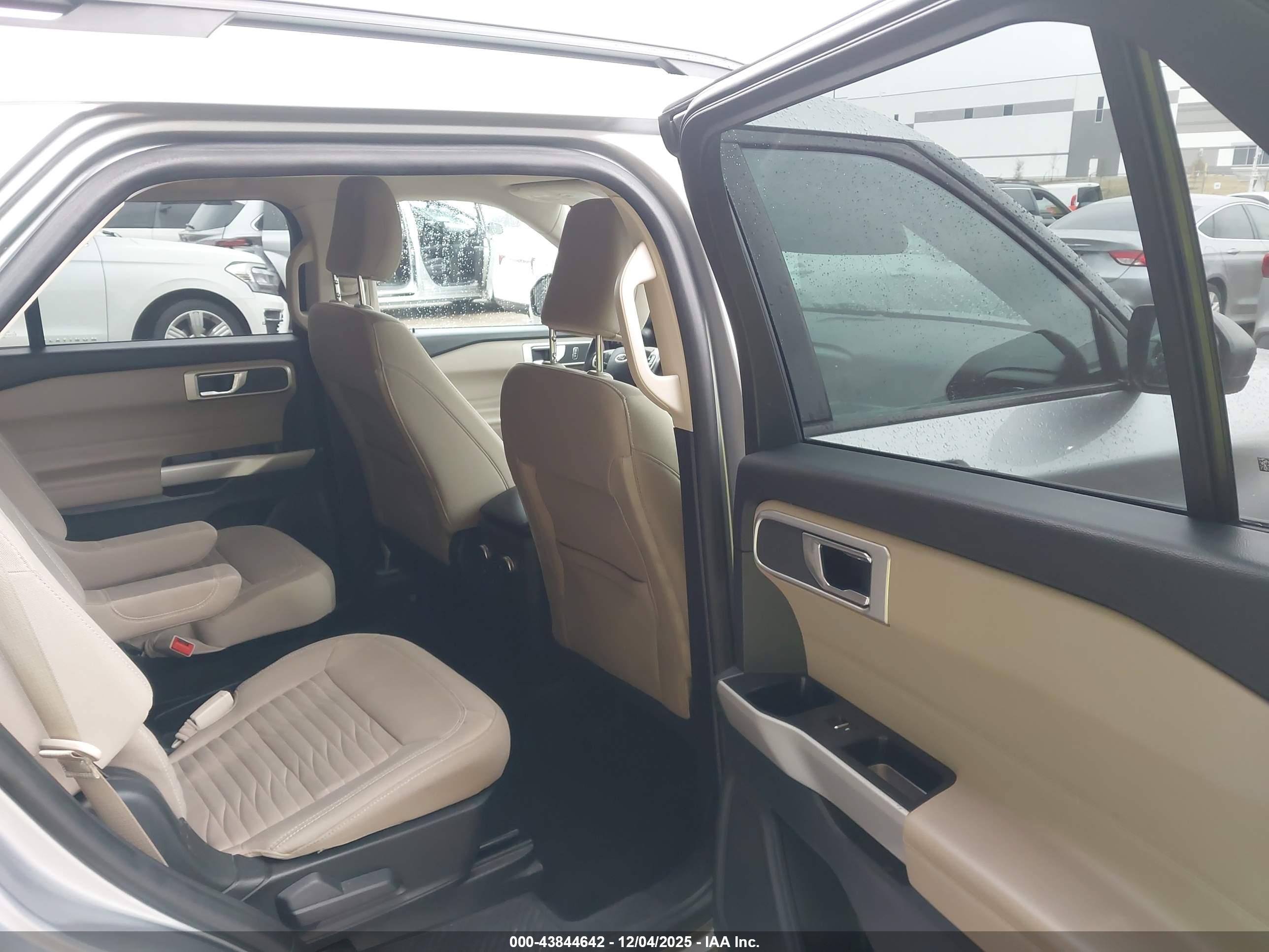 FORD EXPLORER image 8
