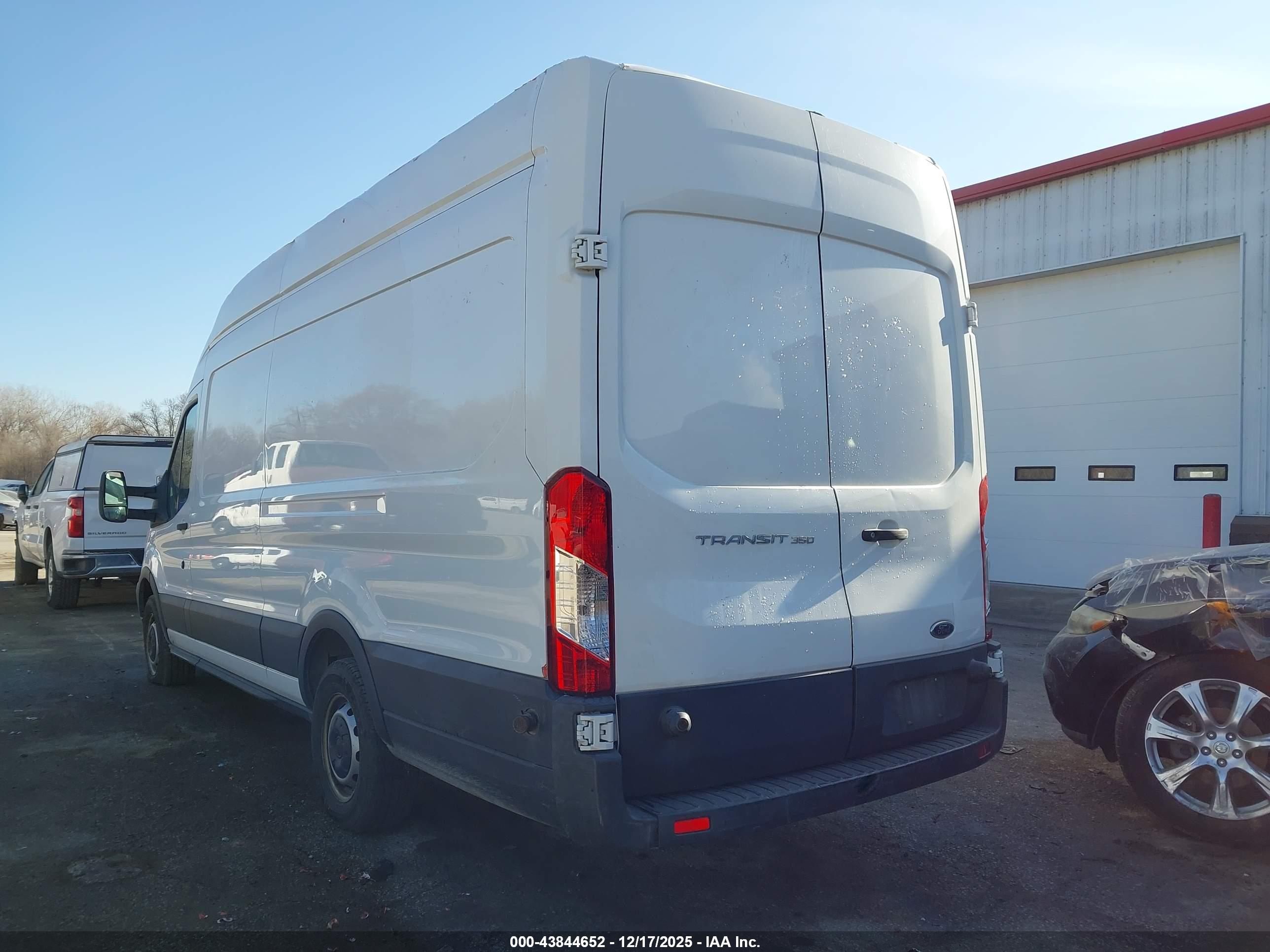 FORD TRANSIT-350 image 3