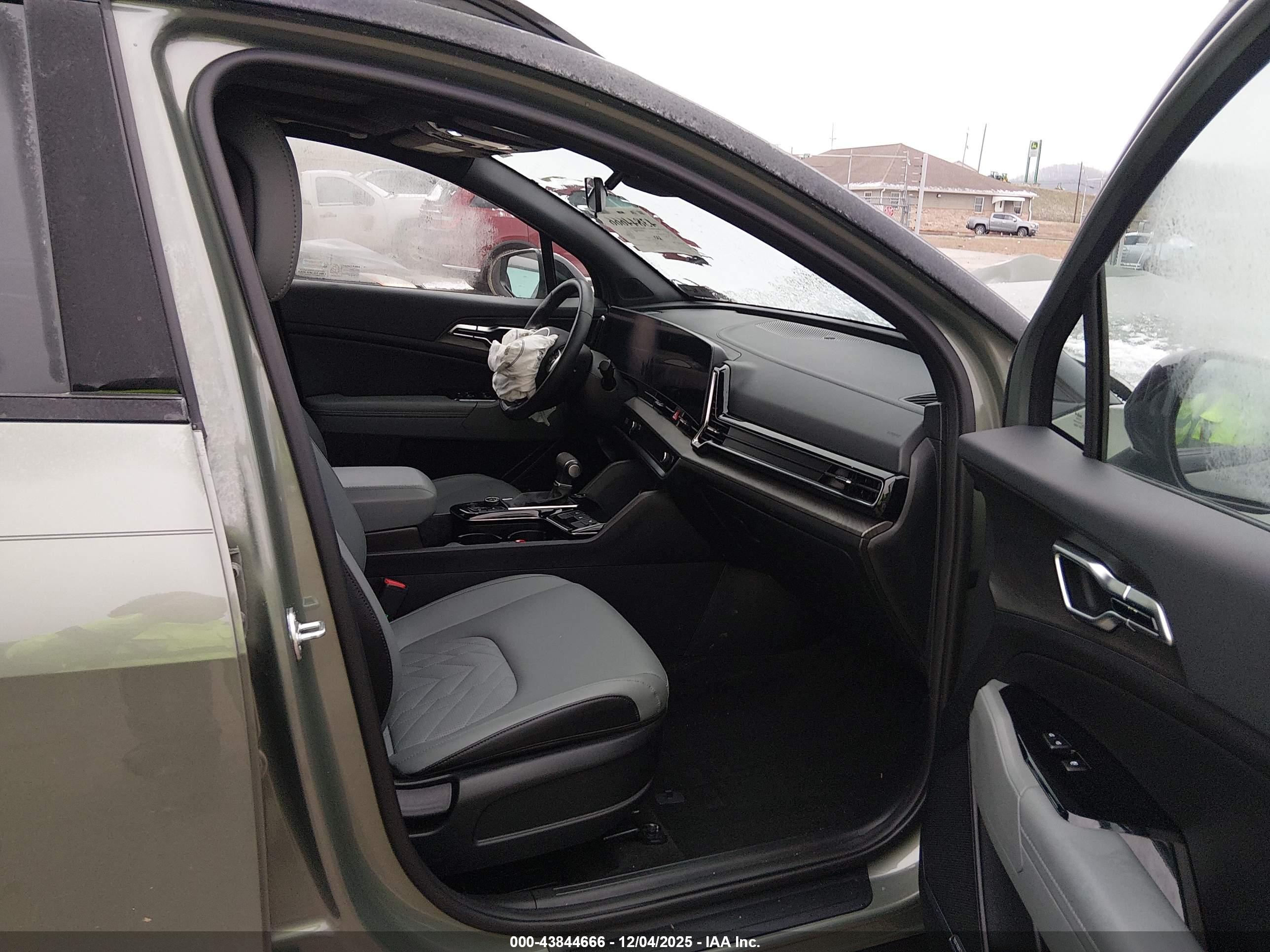 KIA SPORTAGE image 5