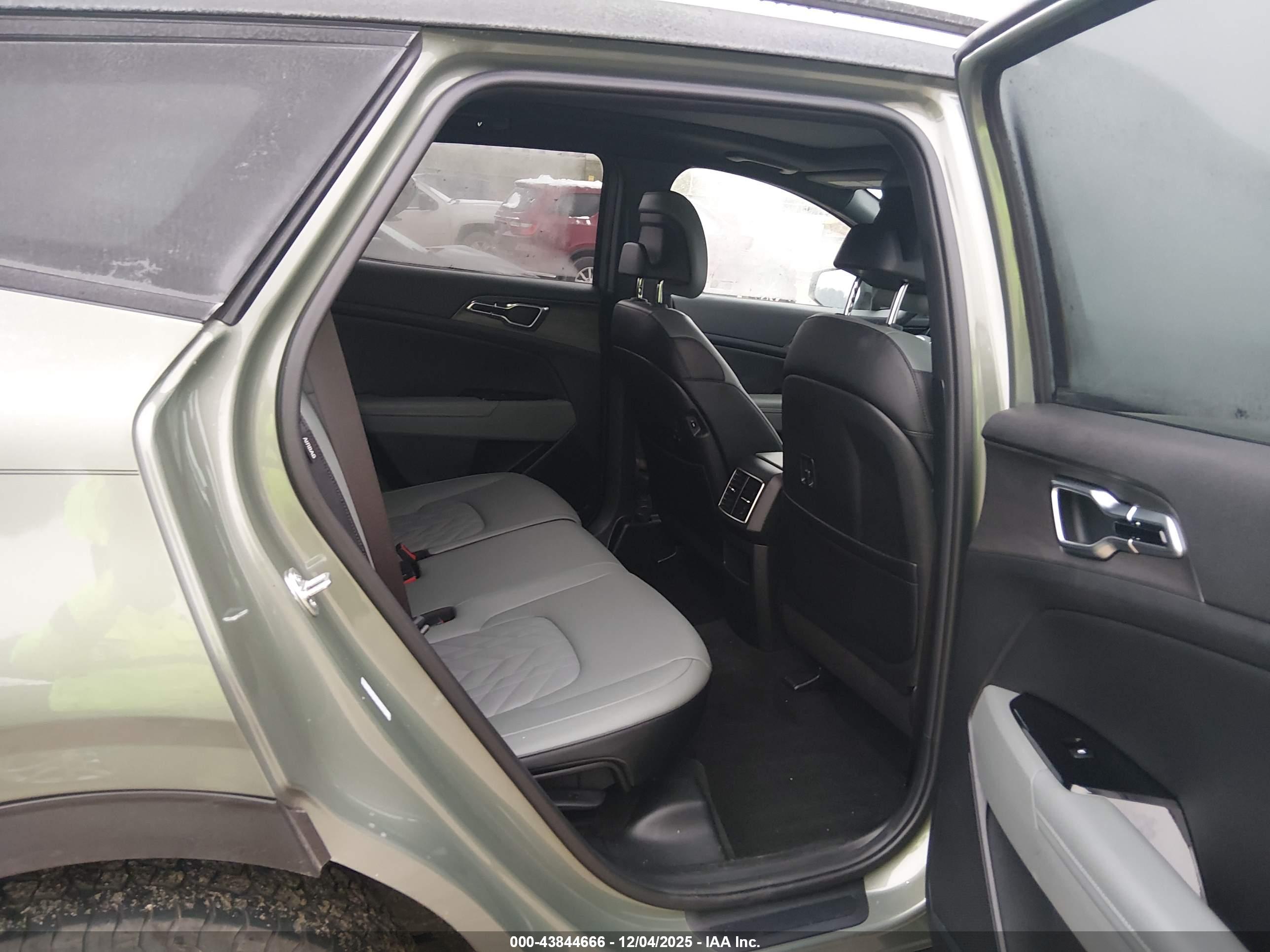 KIA SPORTAGE image 8