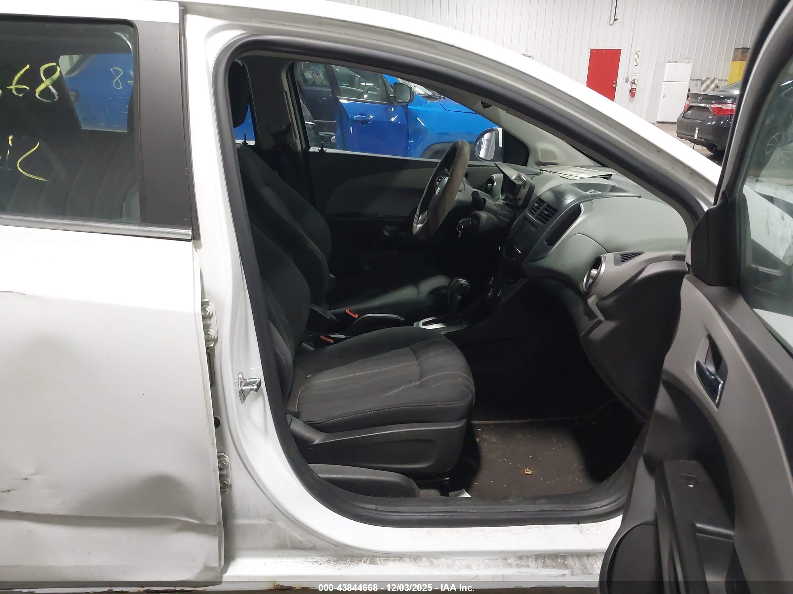 CHEVROLET SONIC image 5