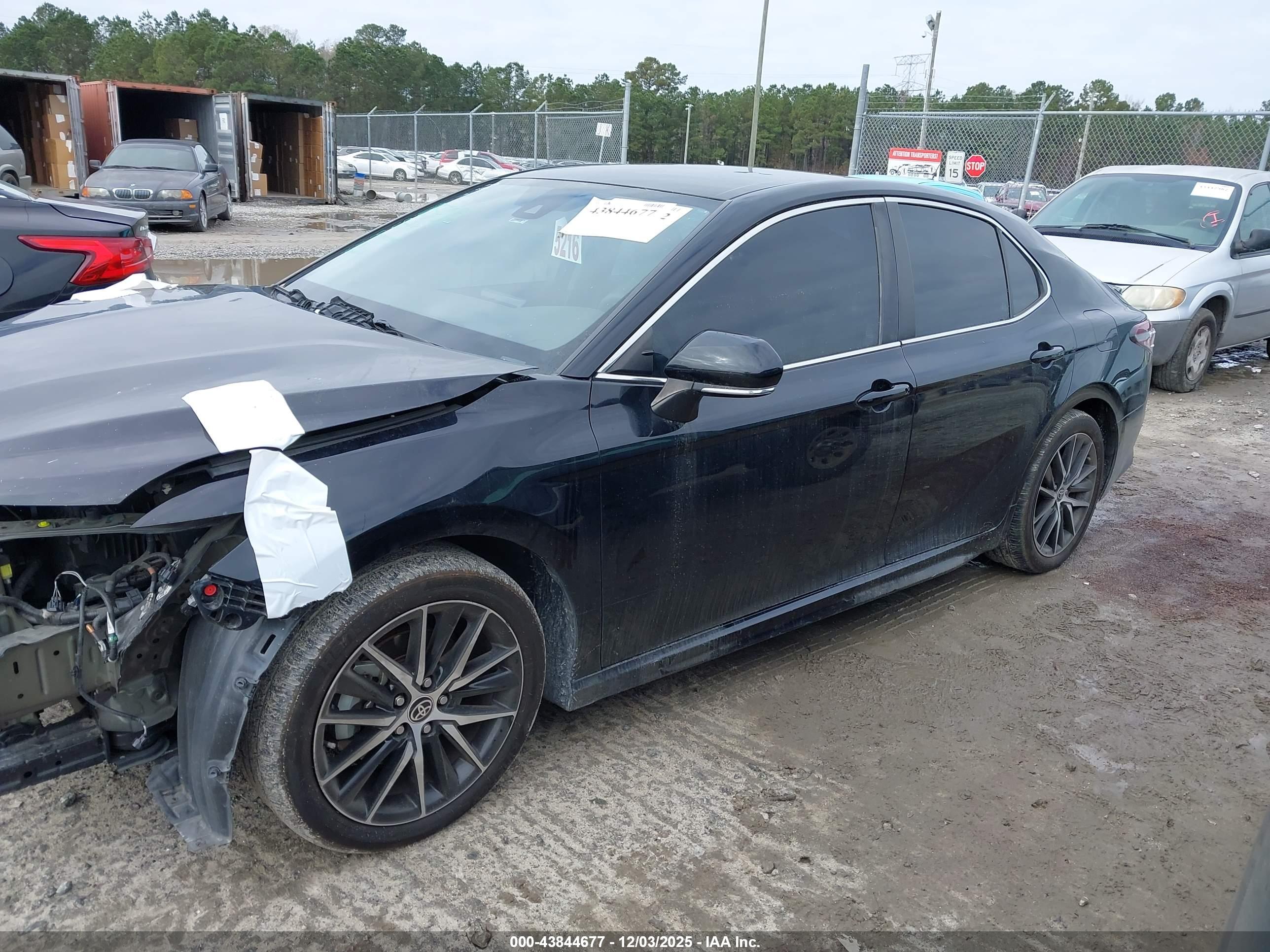 TOYOTA CAMRY image 2