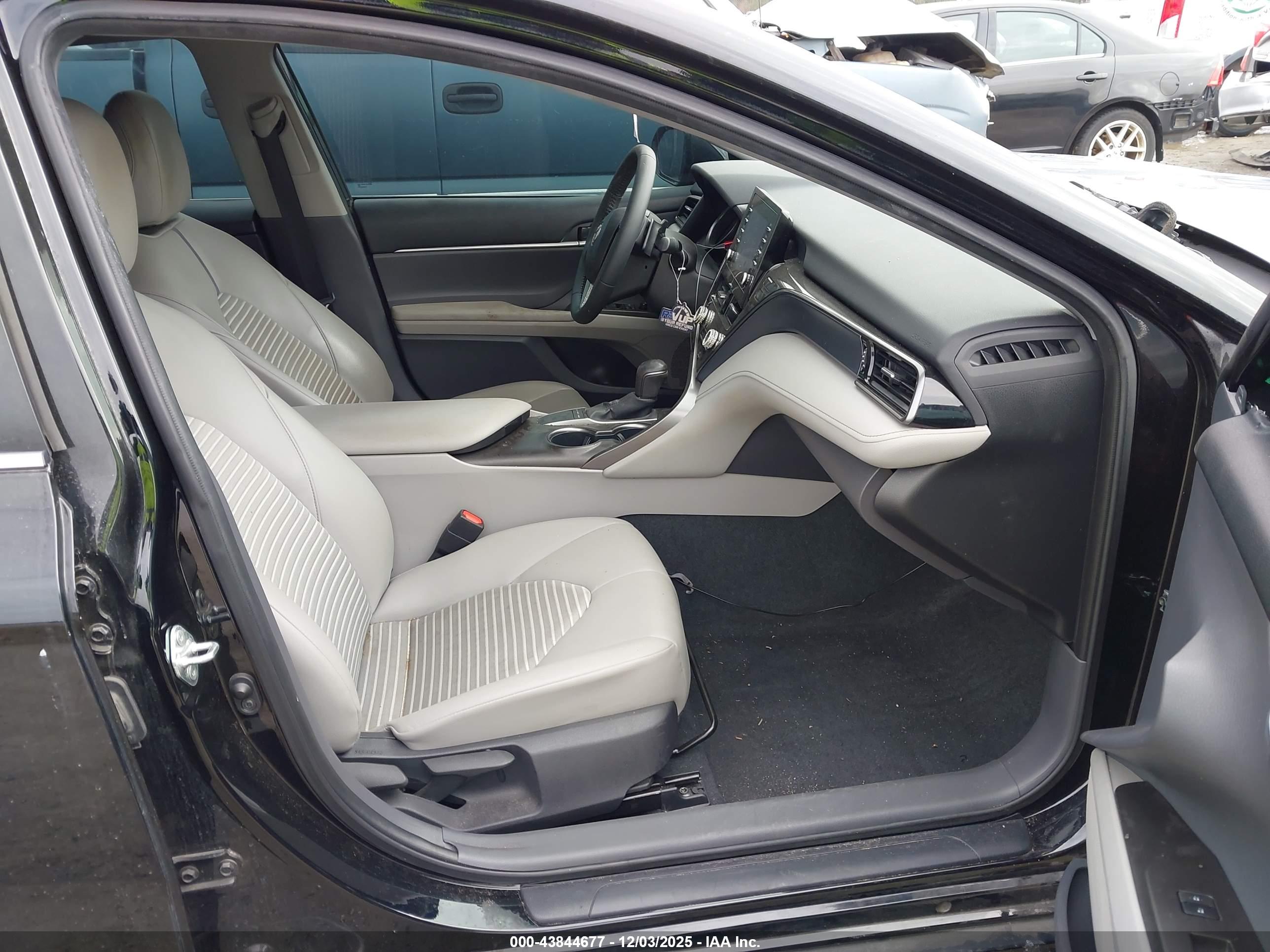 TOYOTA CAMRY image 5