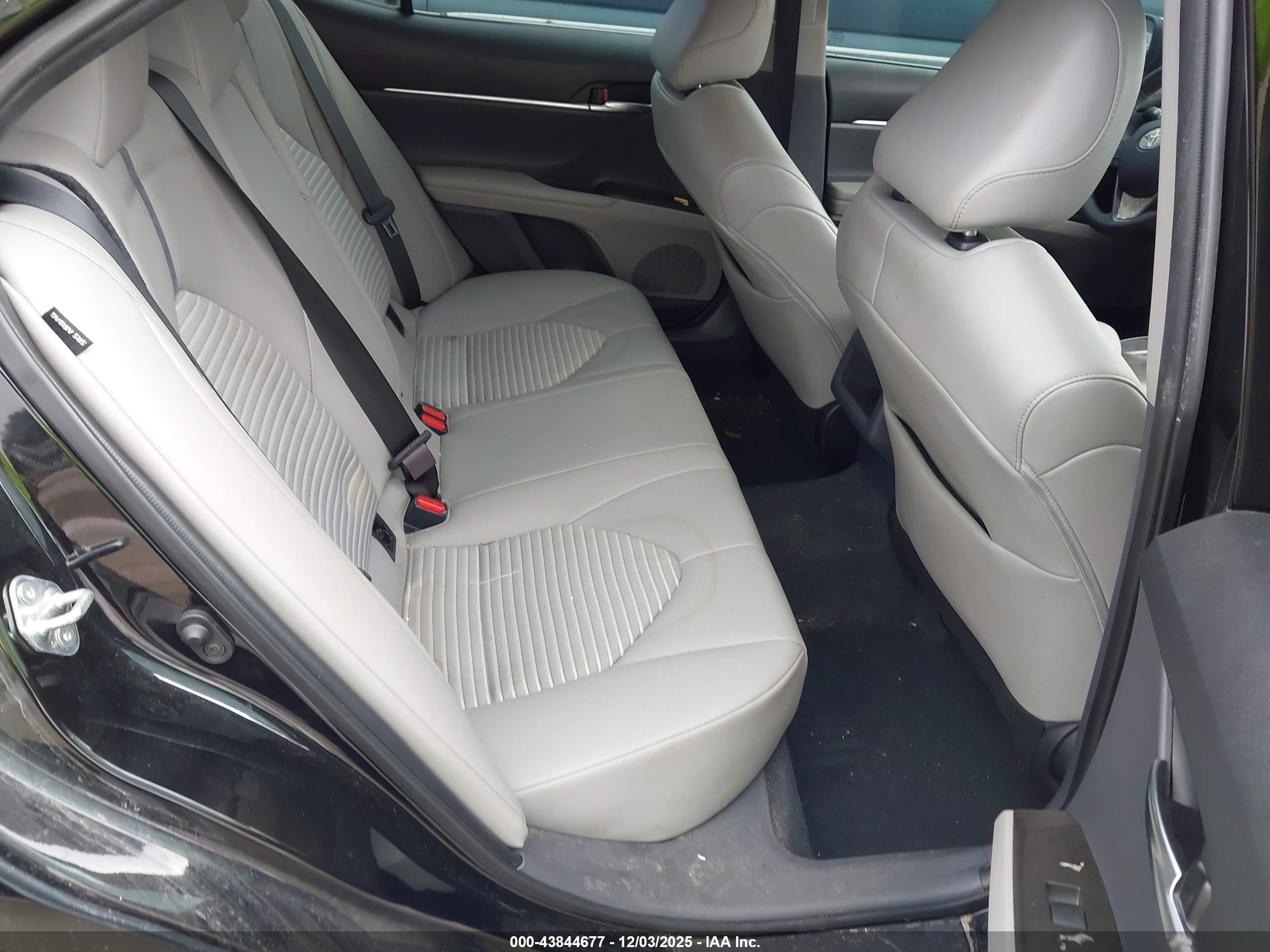 TOYOTA CAMRY image 8