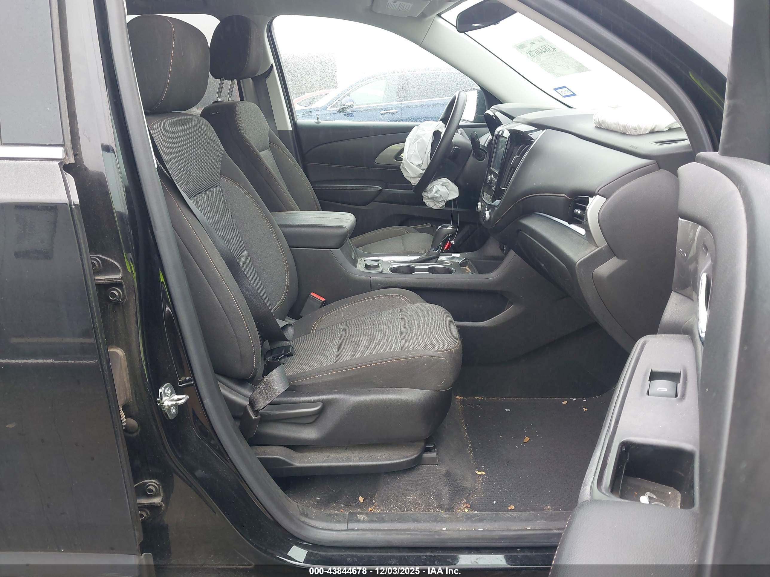 CHEVROLET TRAVERSE image 5