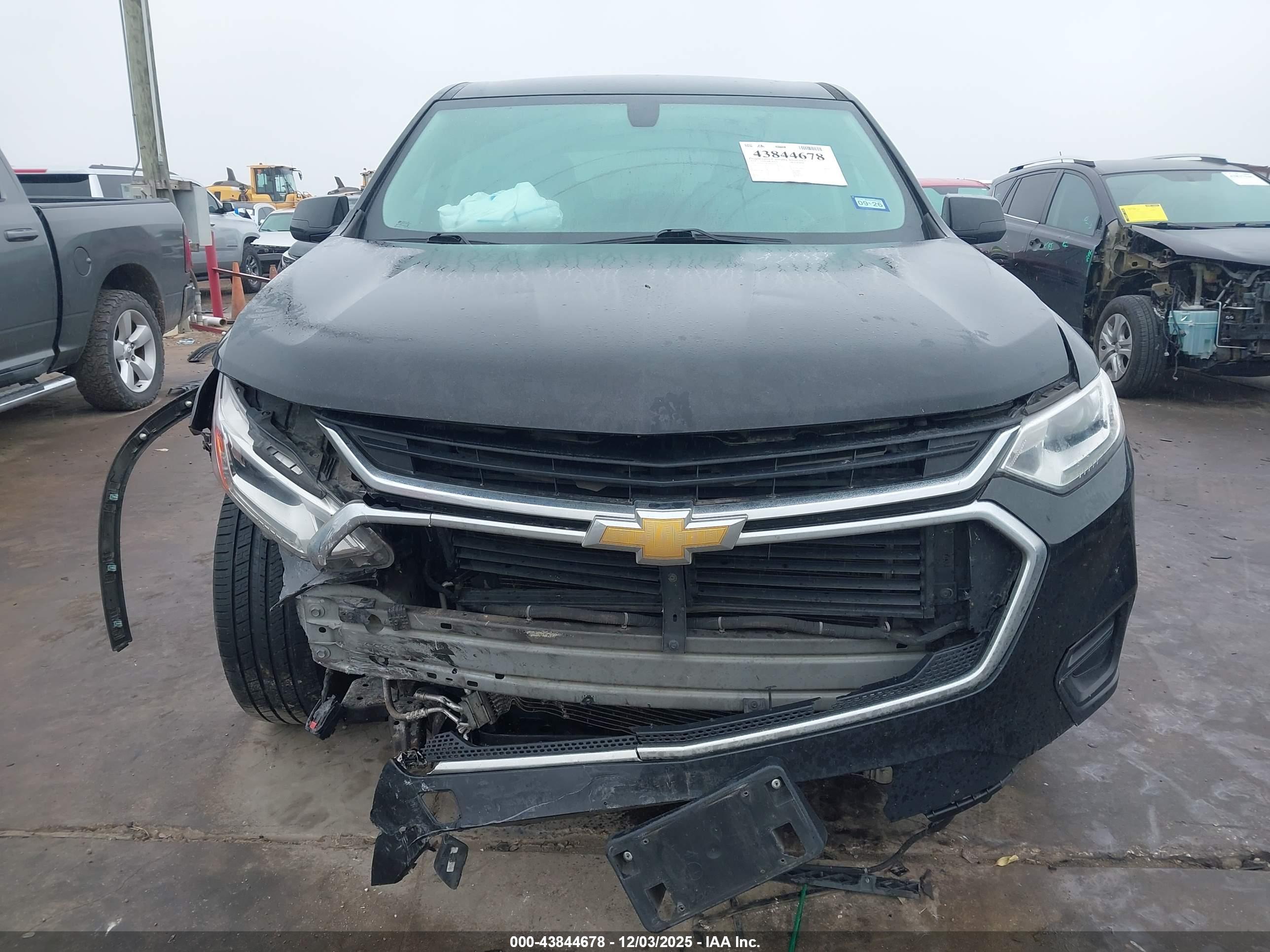 CHEVROLET TRAVERSE image 6