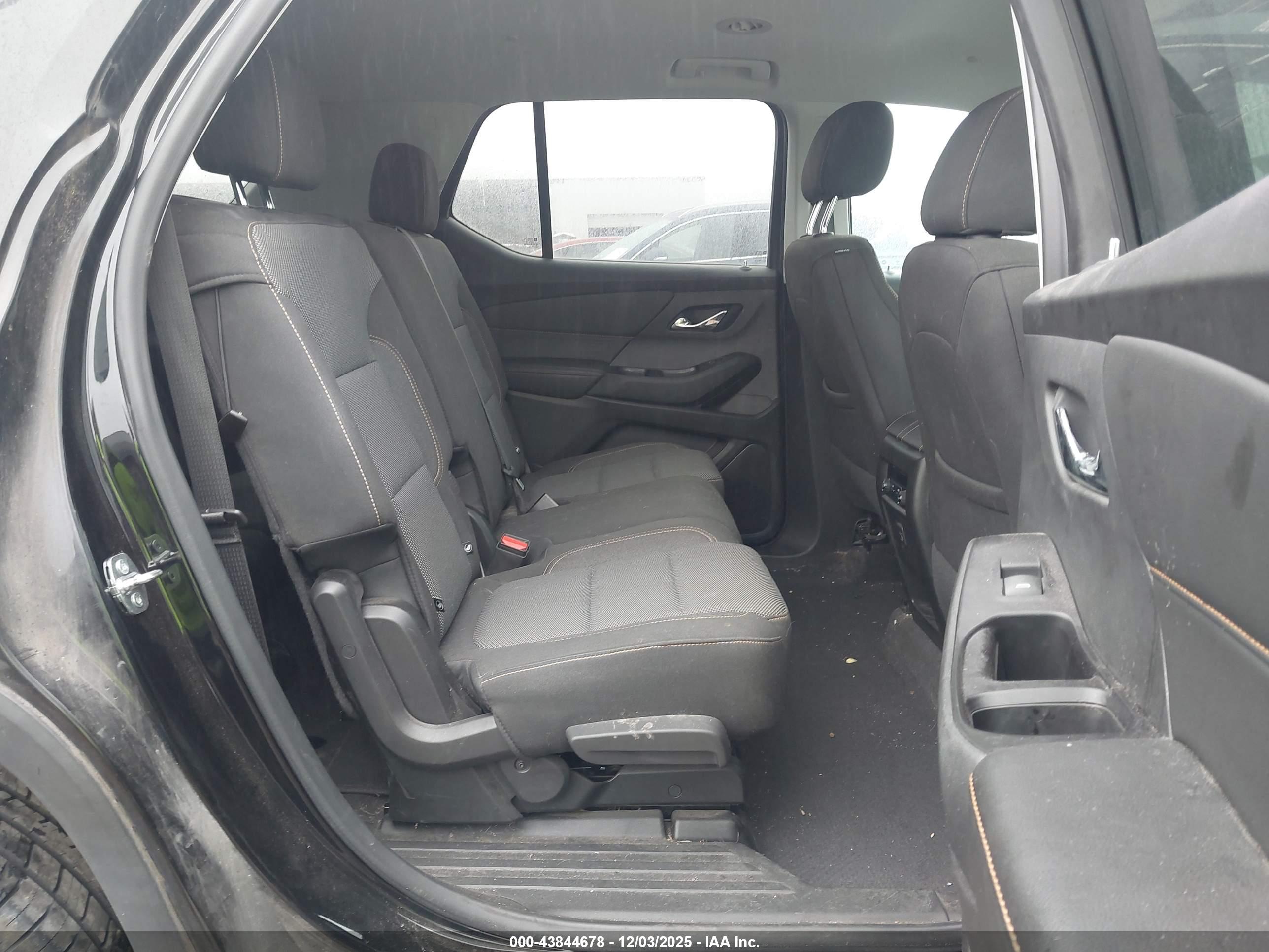 CHEVROLET TRAVERSE image 8