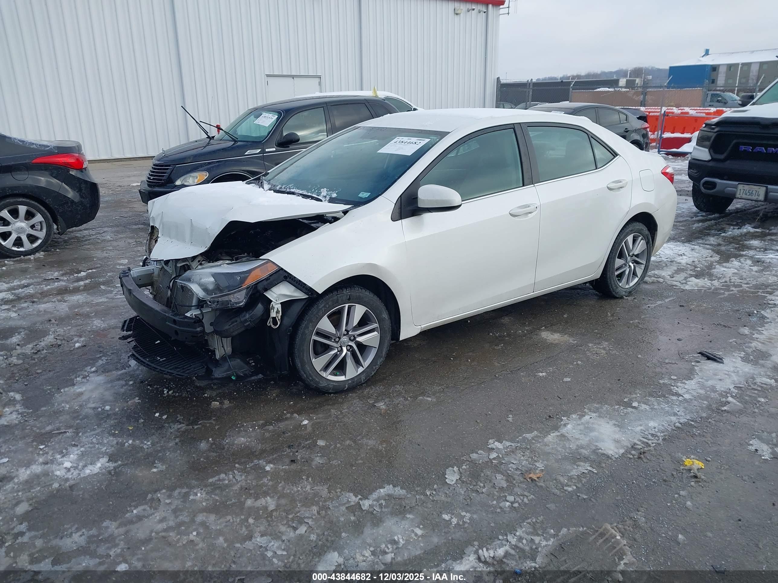 TOYOTA COROLLA image 2