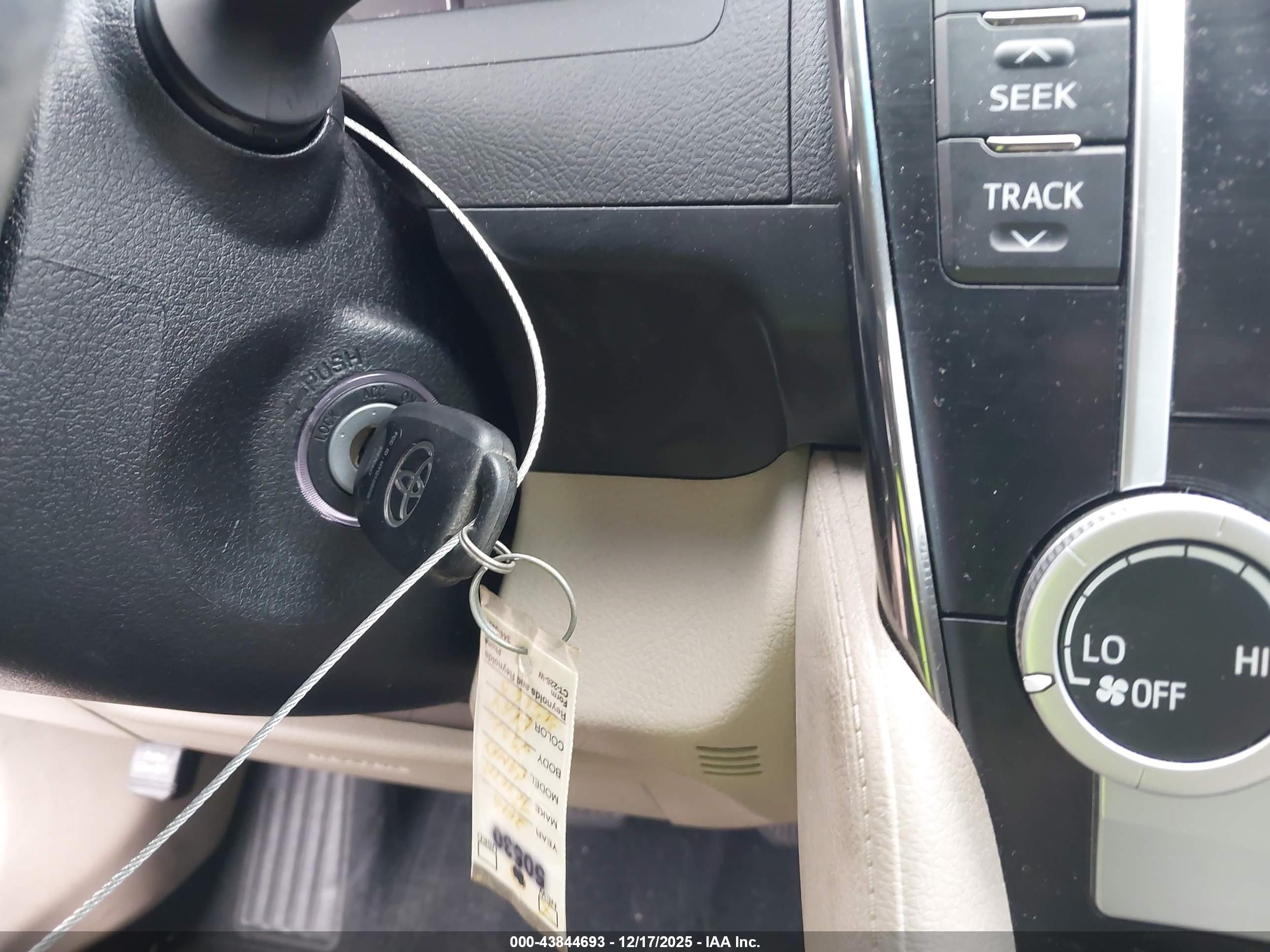 TOYOTA CAMRY image 11