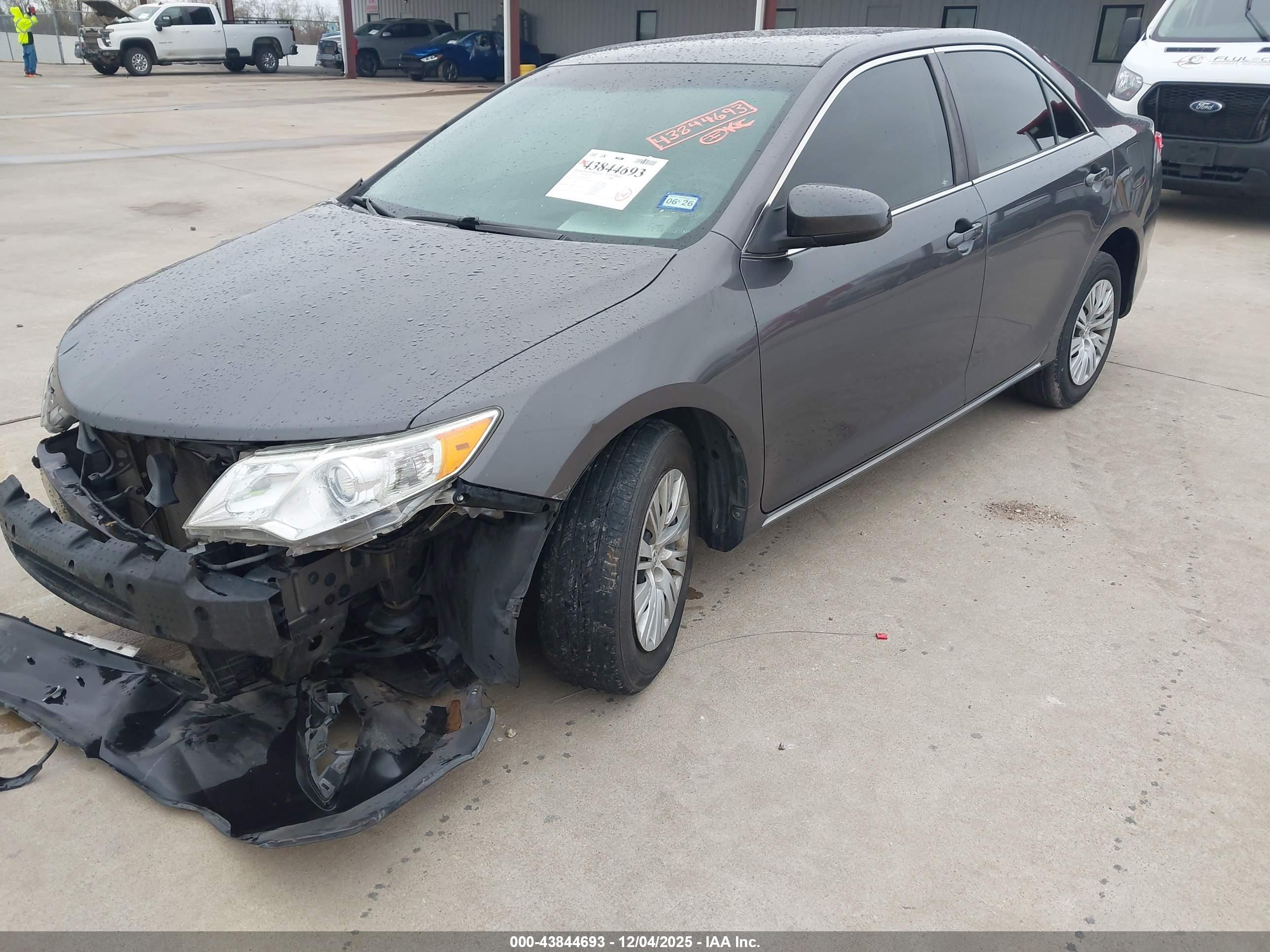 TOYOTA CAMRY image 2
