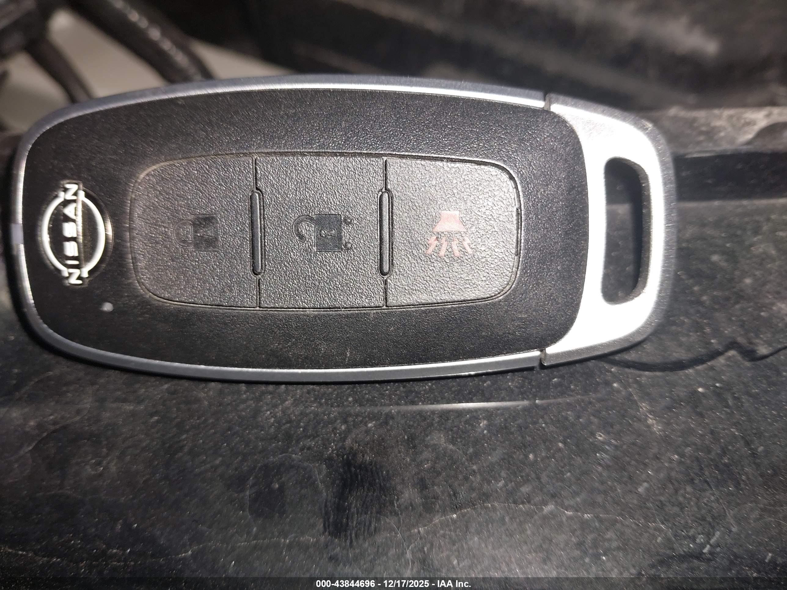 NISSAN ROGUE image 11
