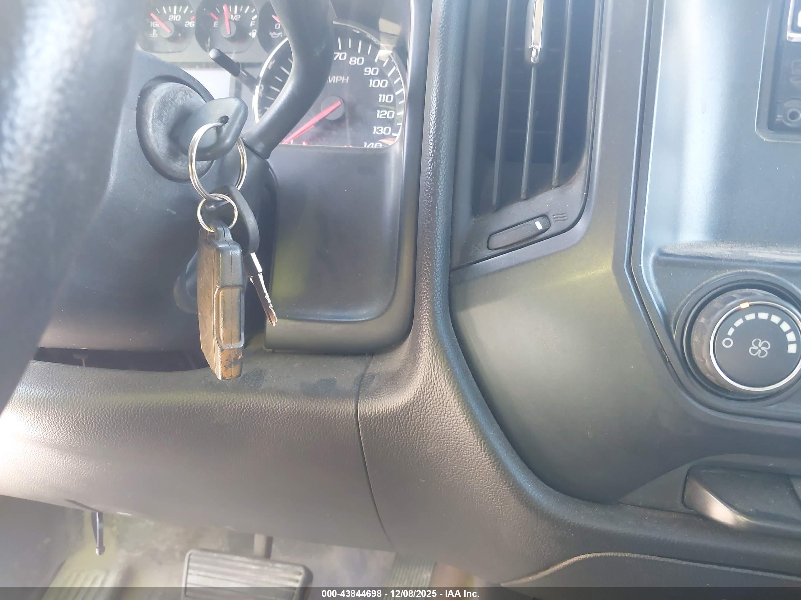CHEVROLET SILVERADO image 11