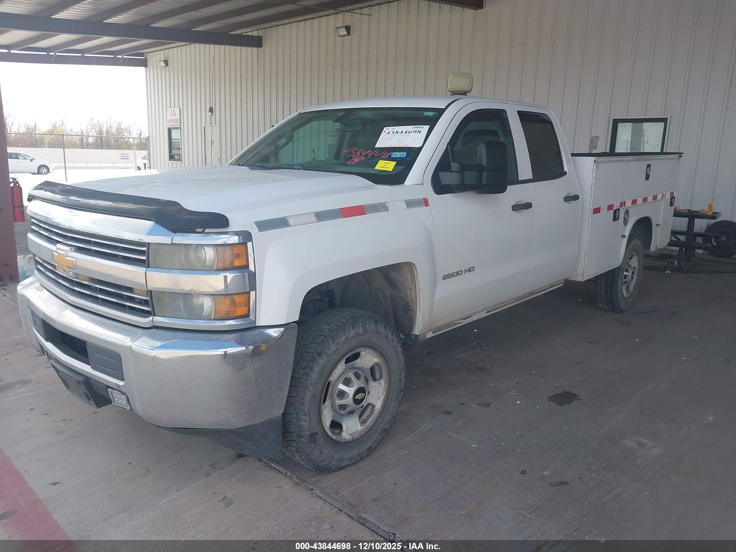CHEVROLET SILVERADO image 2