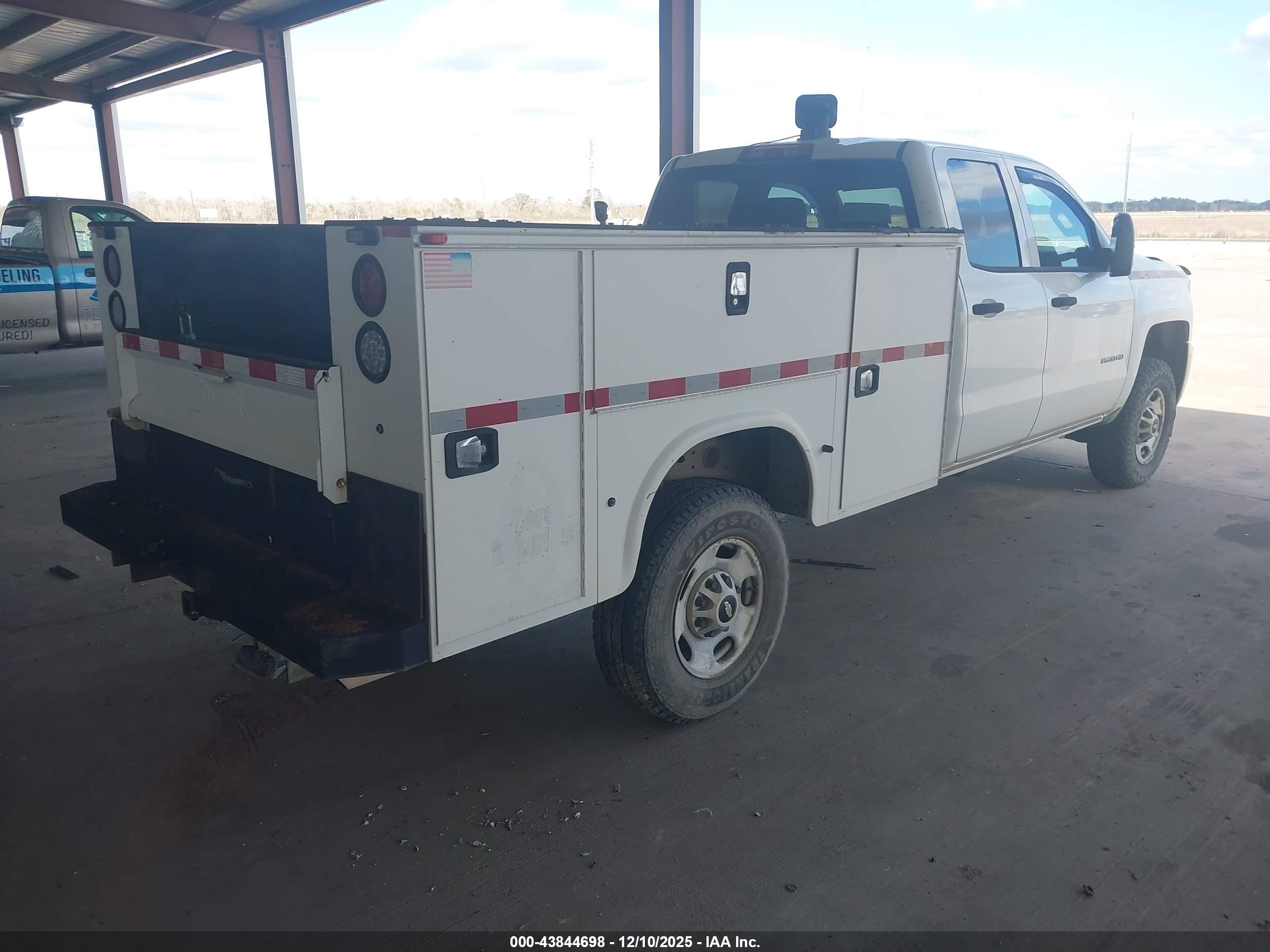 CHEVROLET SILVERADO image 4