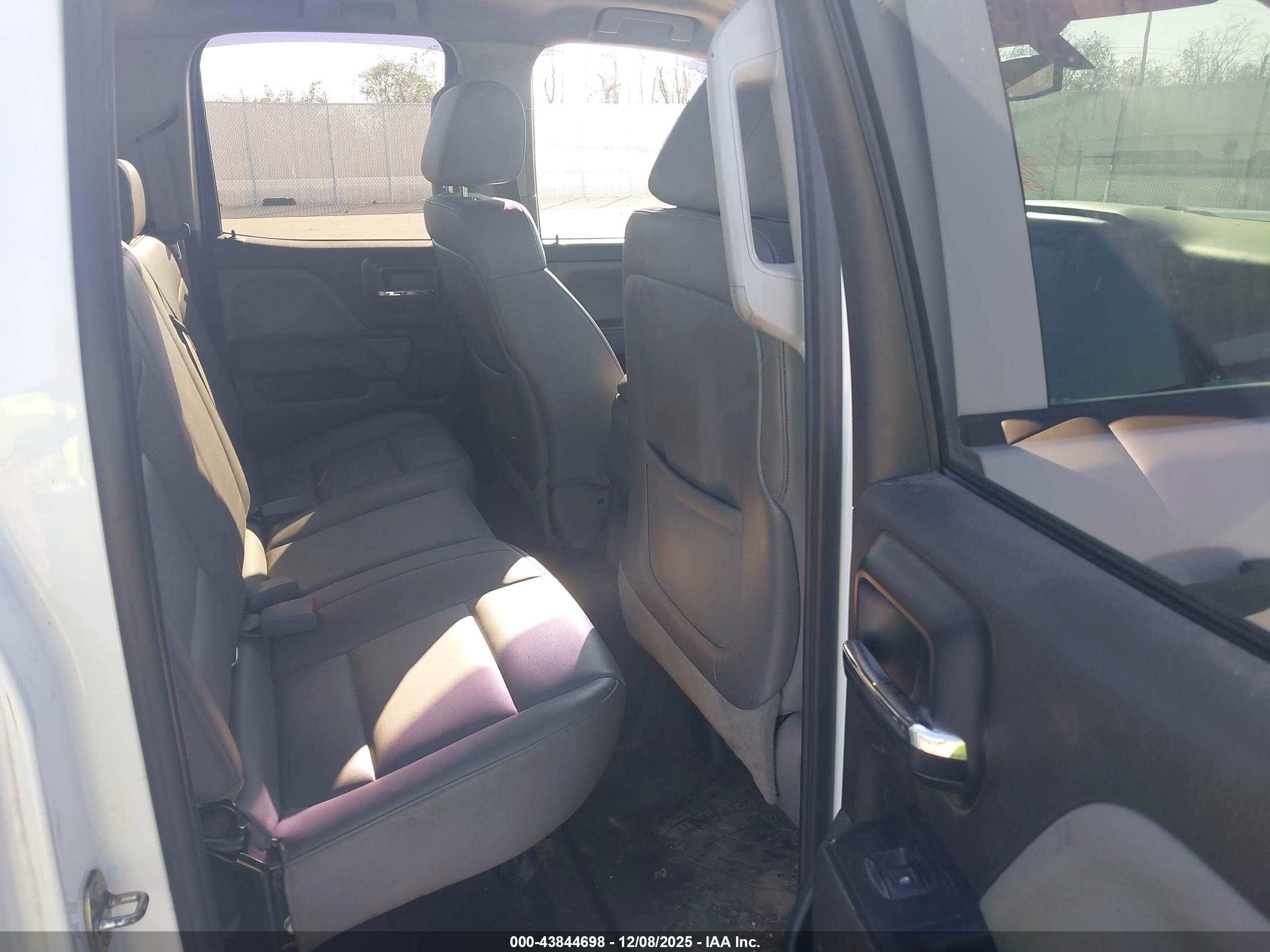 CHEVROLET SILVERADO image 8
