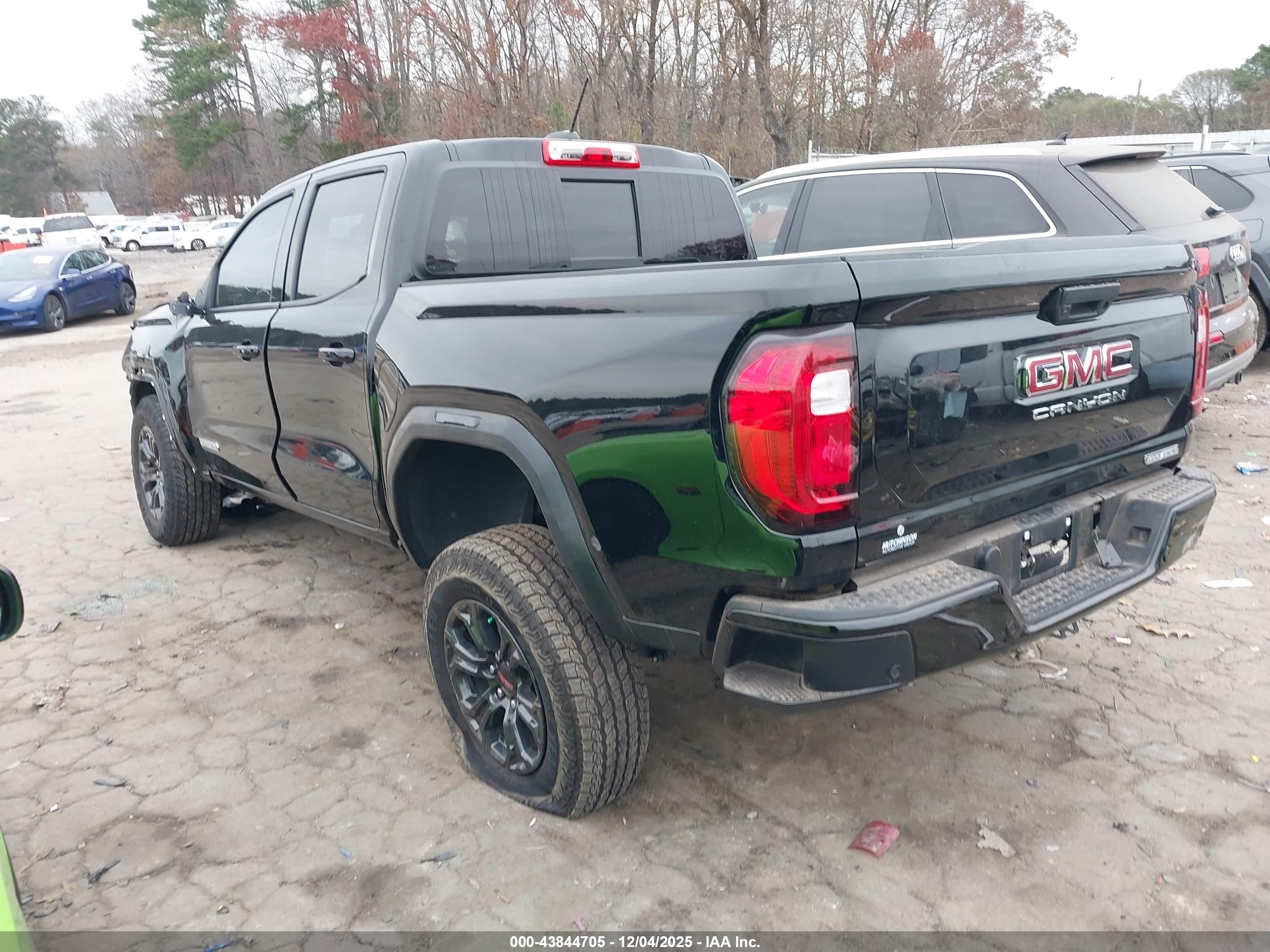 GMC CANYON image 3