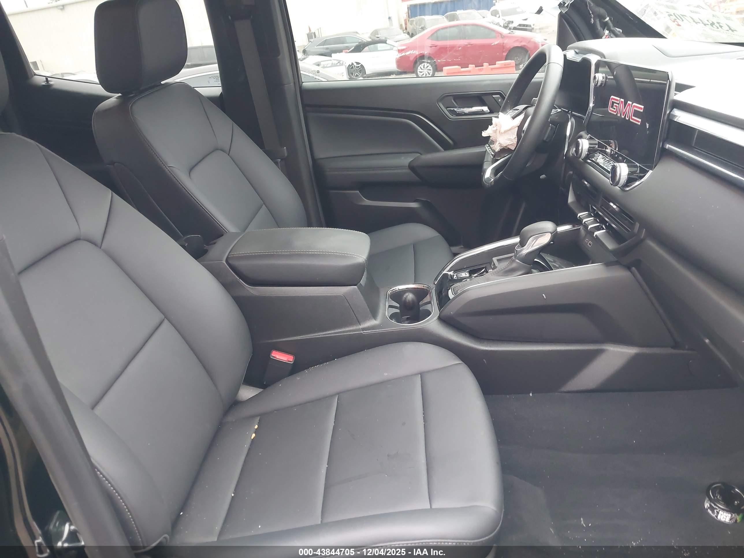 GMC CANYON image 5