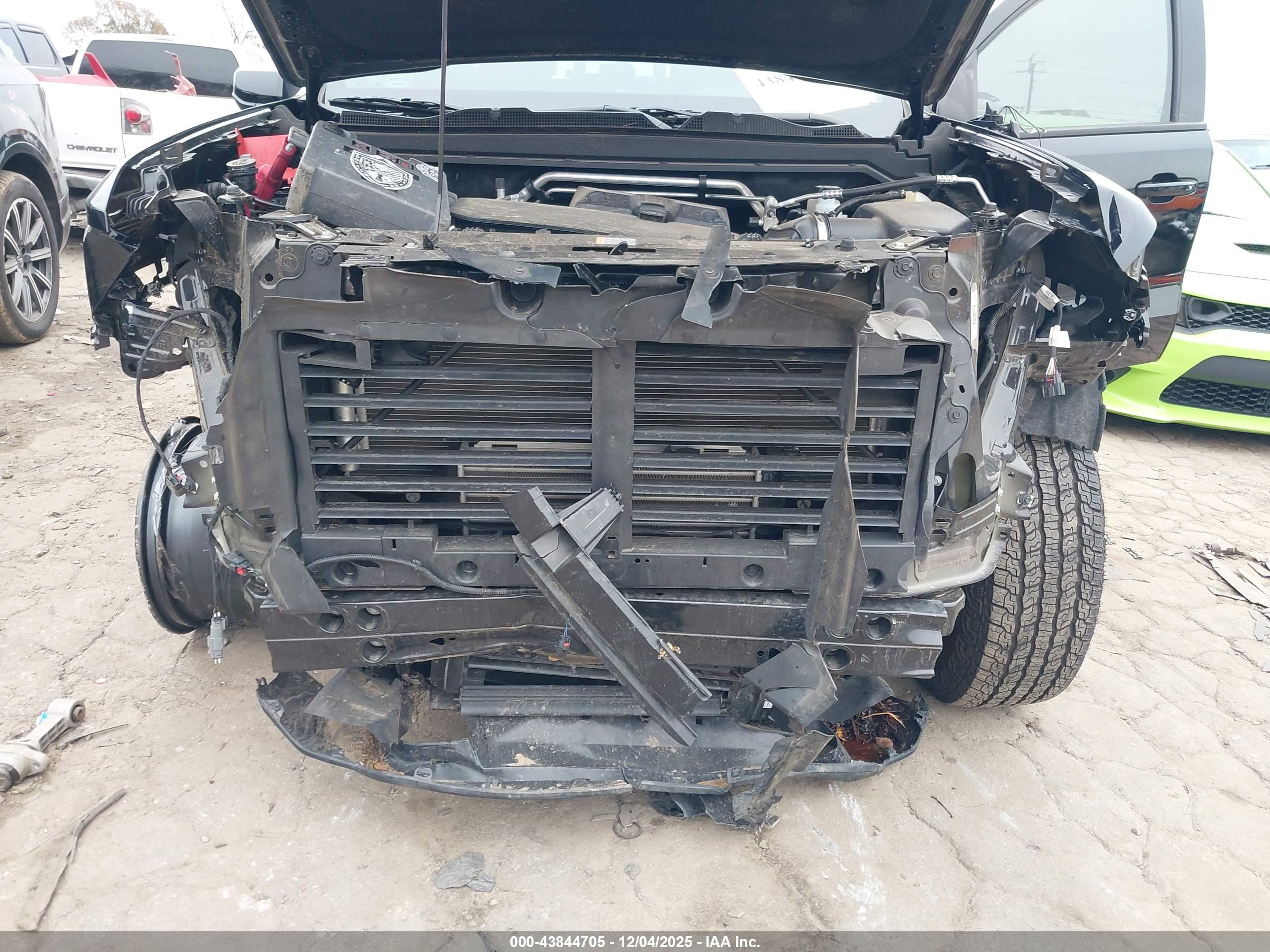GMC CANYON image 6